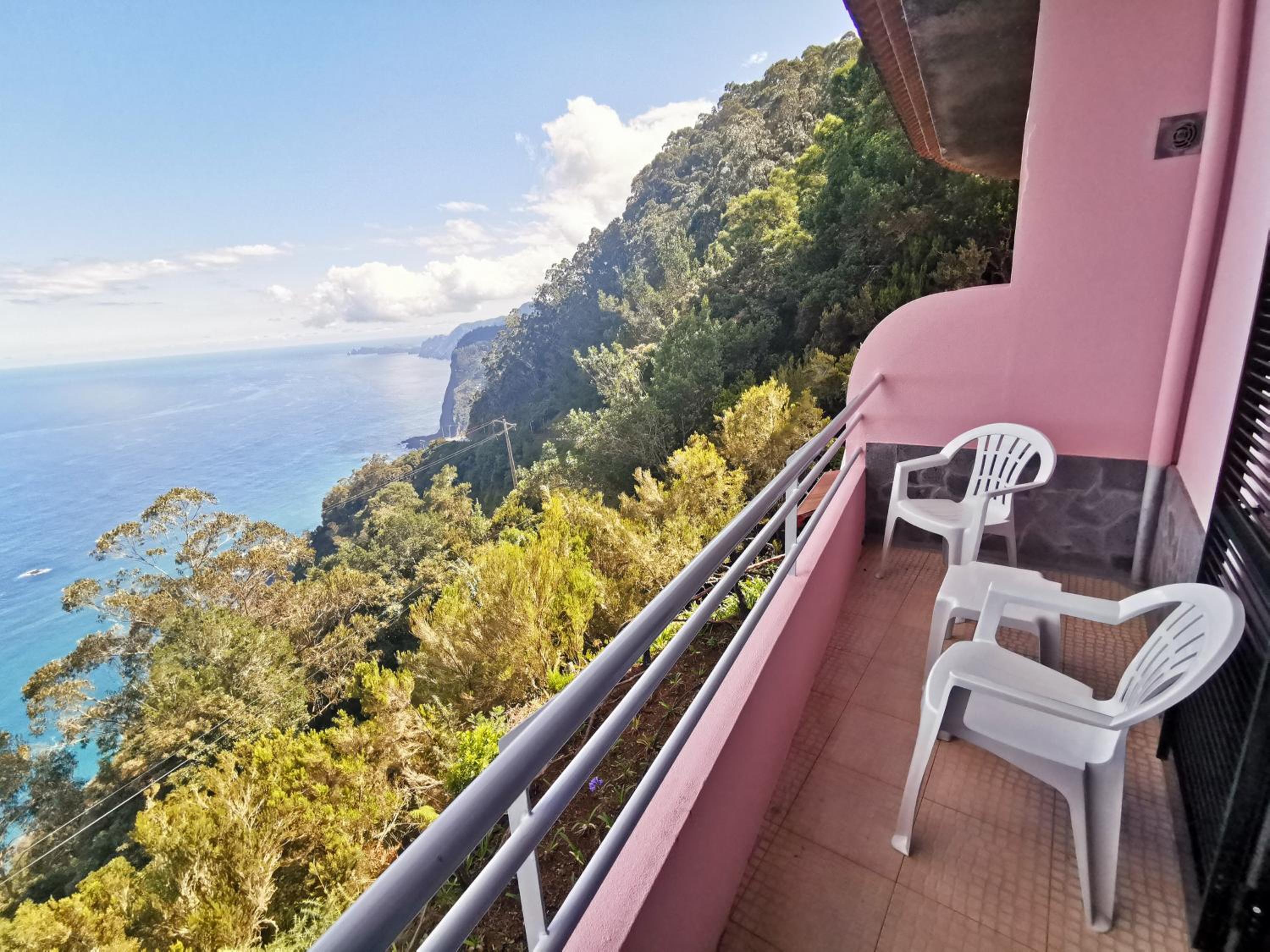 Double Room with Balcony and Sea View - Photo 9