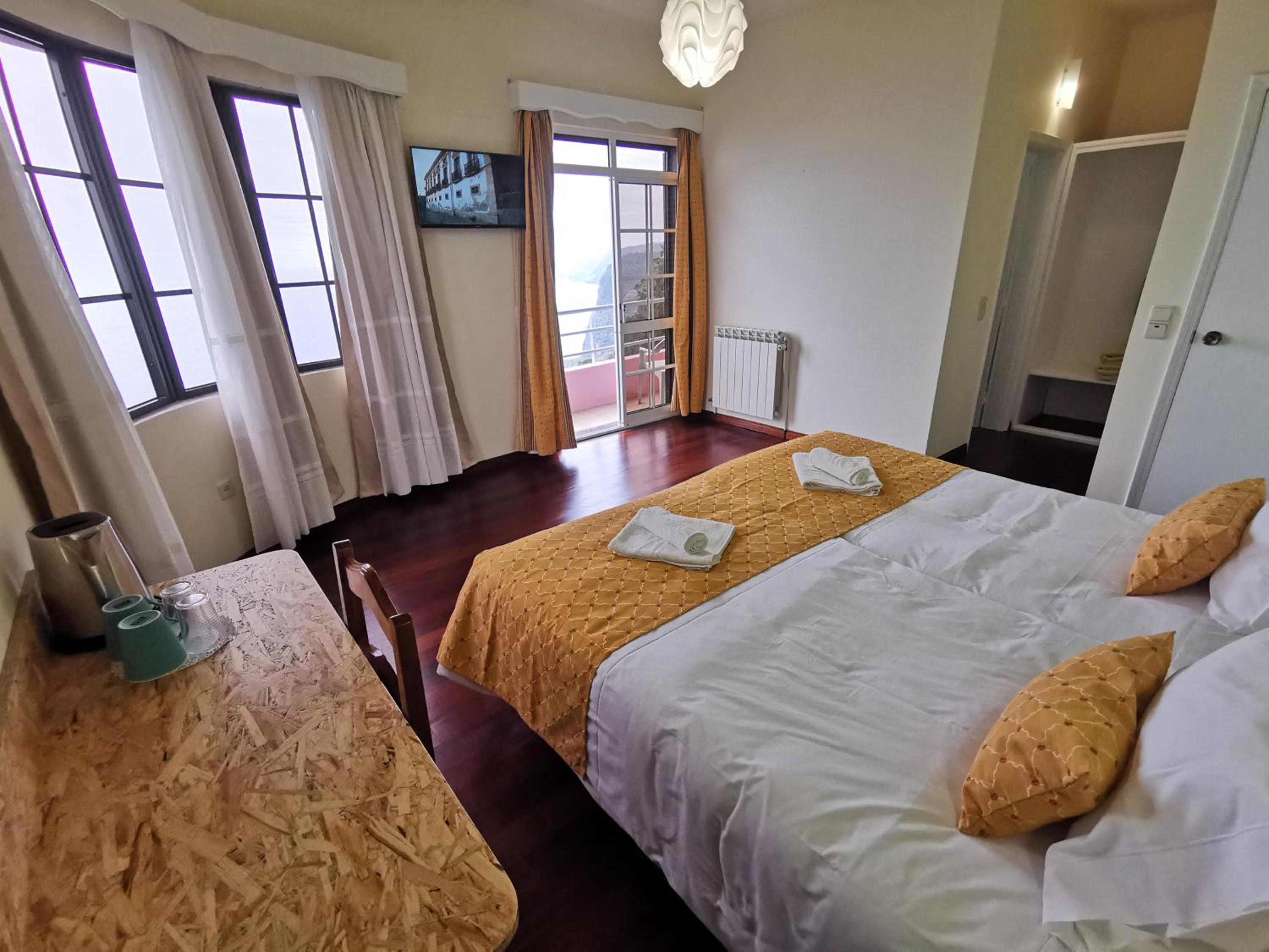 Double Room with Balcony and Sea View - Photo 1
