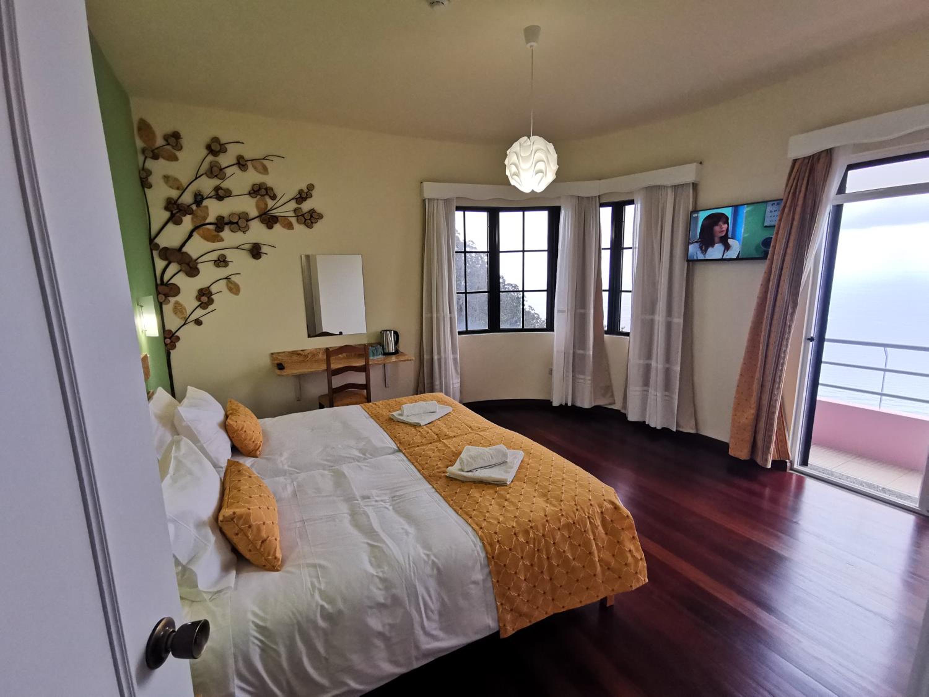 Double Room with Balcony and Sea View - Photo 6