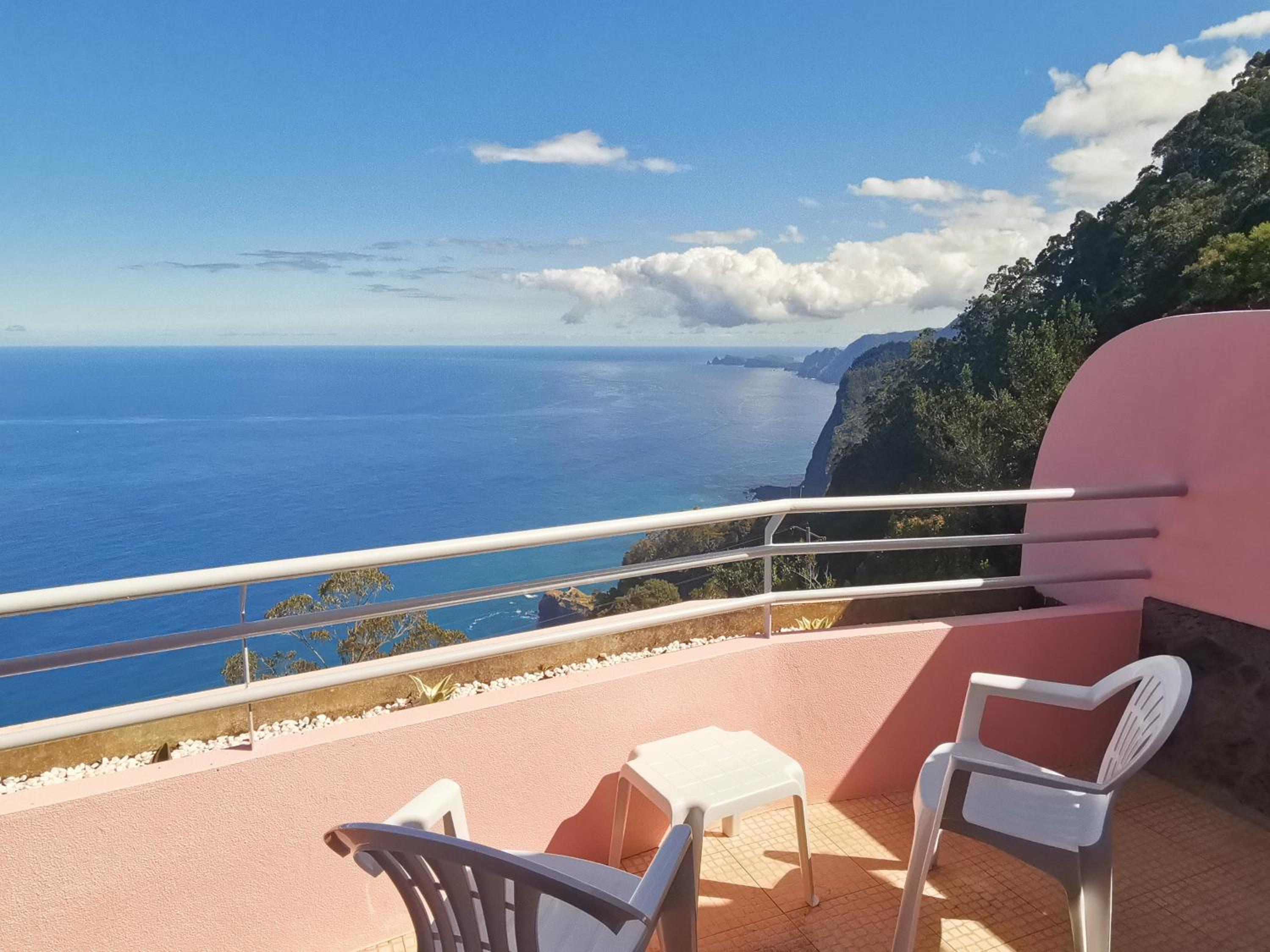 Double Room with Balcony and Sea View - Photo 4