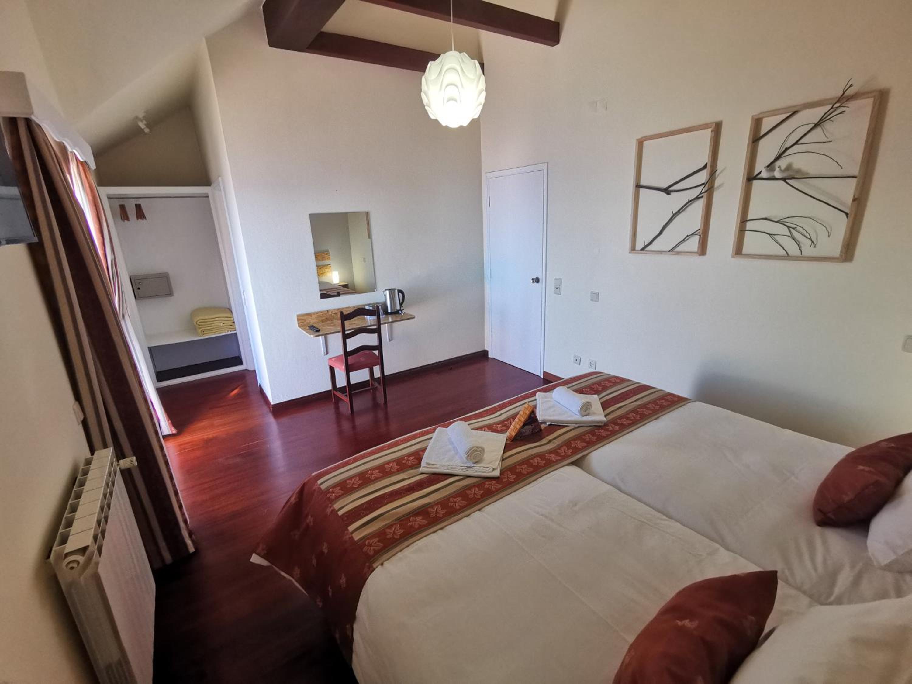 Double Room with Balcony and Sea View - Photo 12
