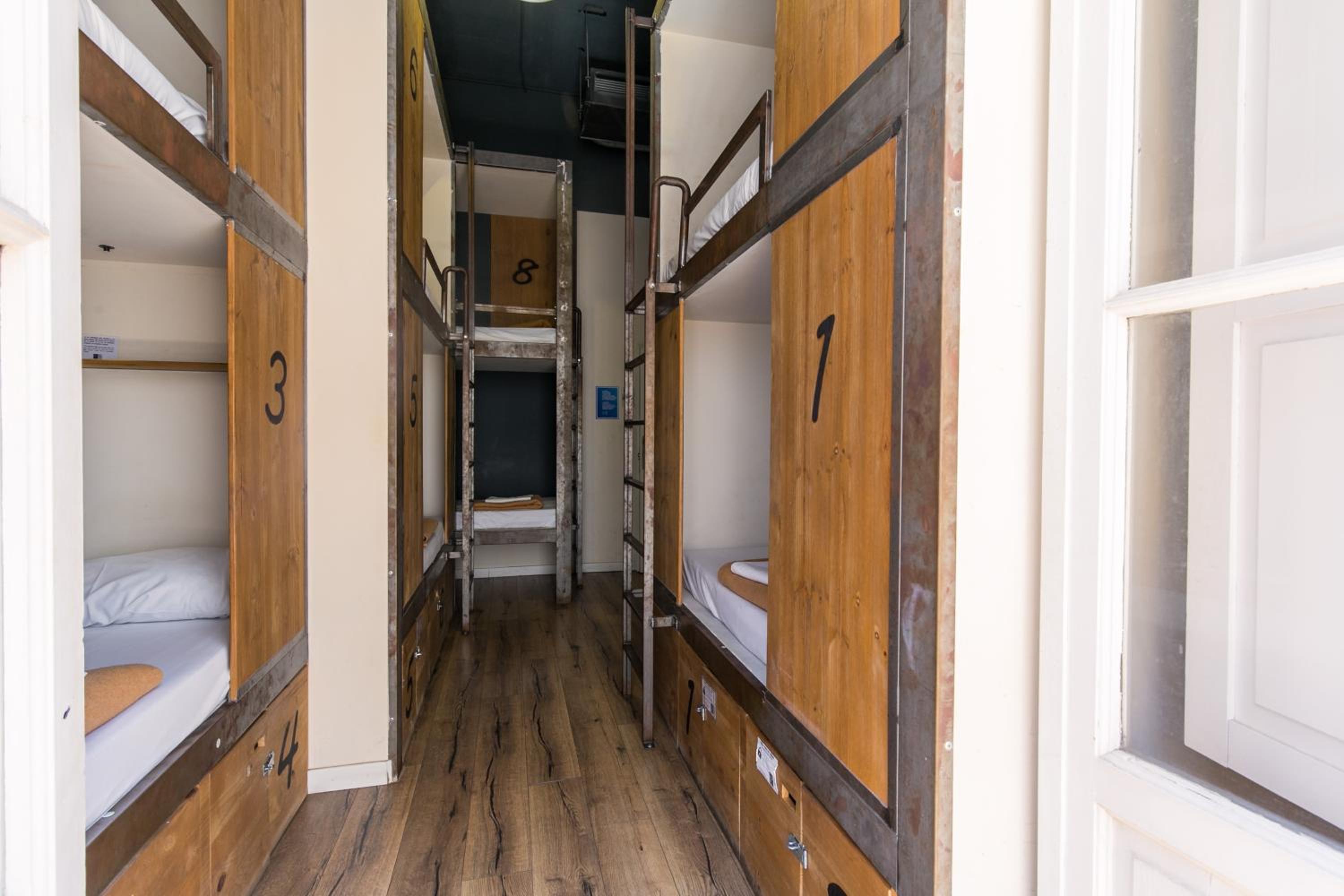 Cama en habitación compartida para 8 personas