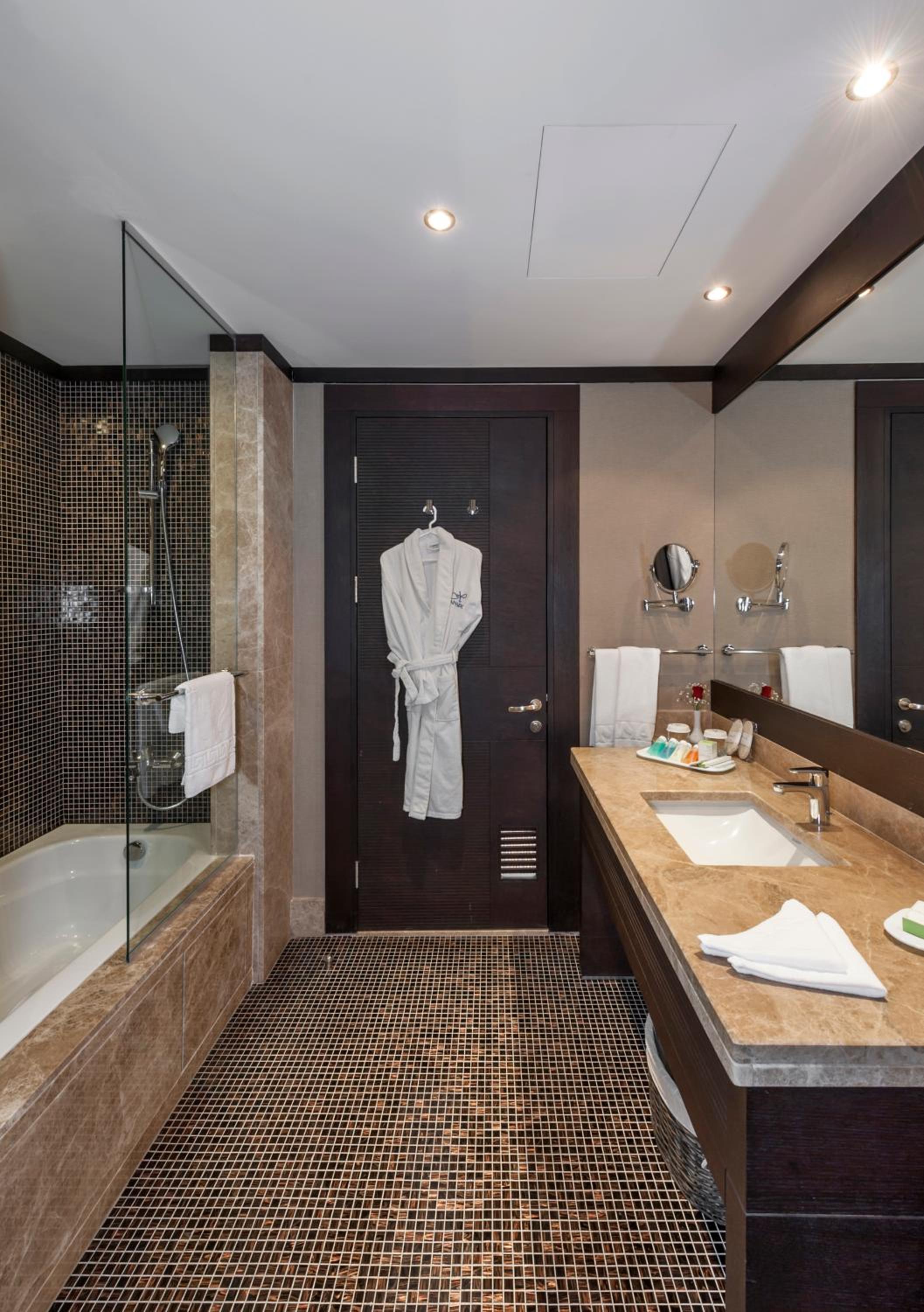 Deluxe Room (2 Adults + 1 Child) photo 2