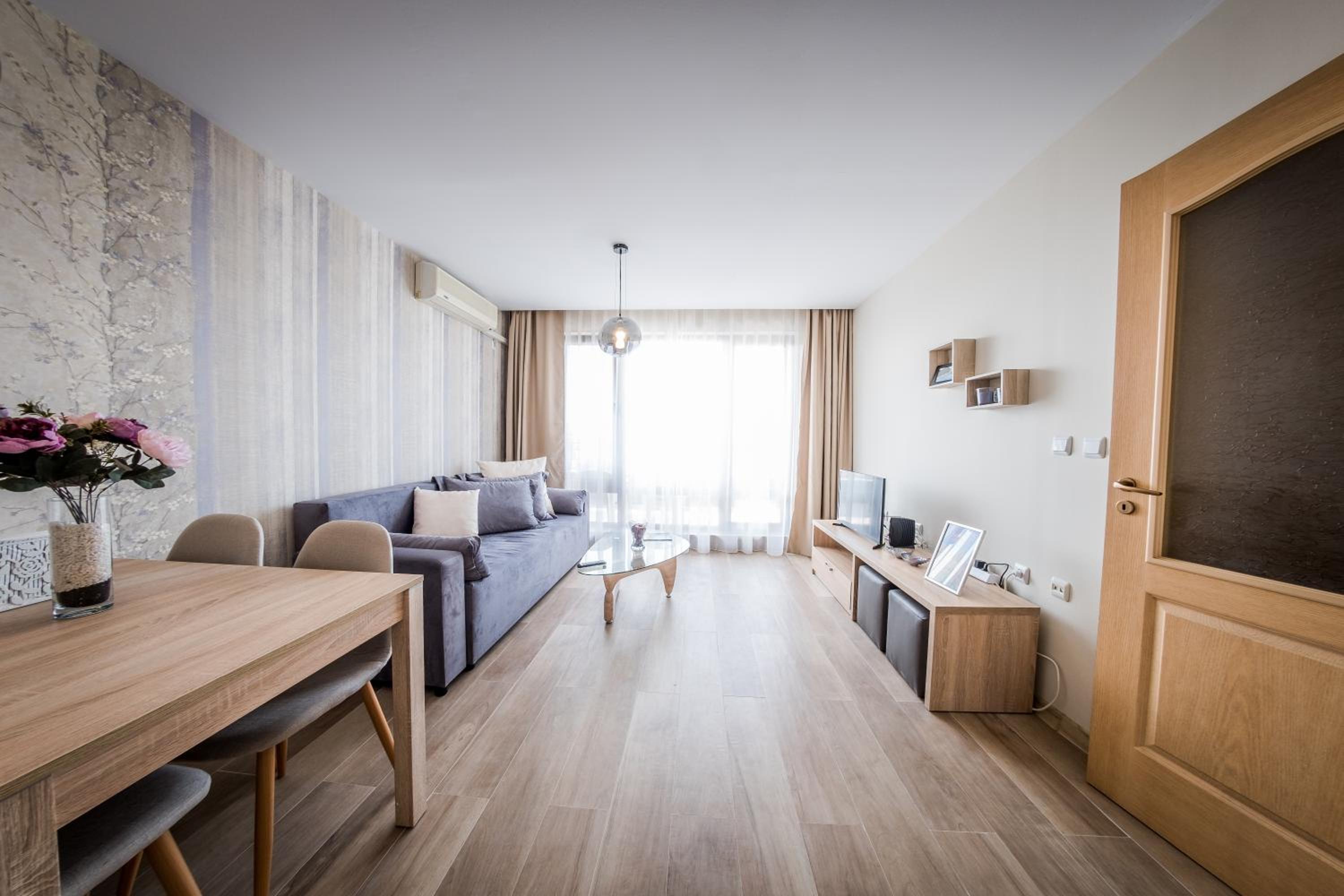 One-Bedroom Apartment with Balcony photo 3