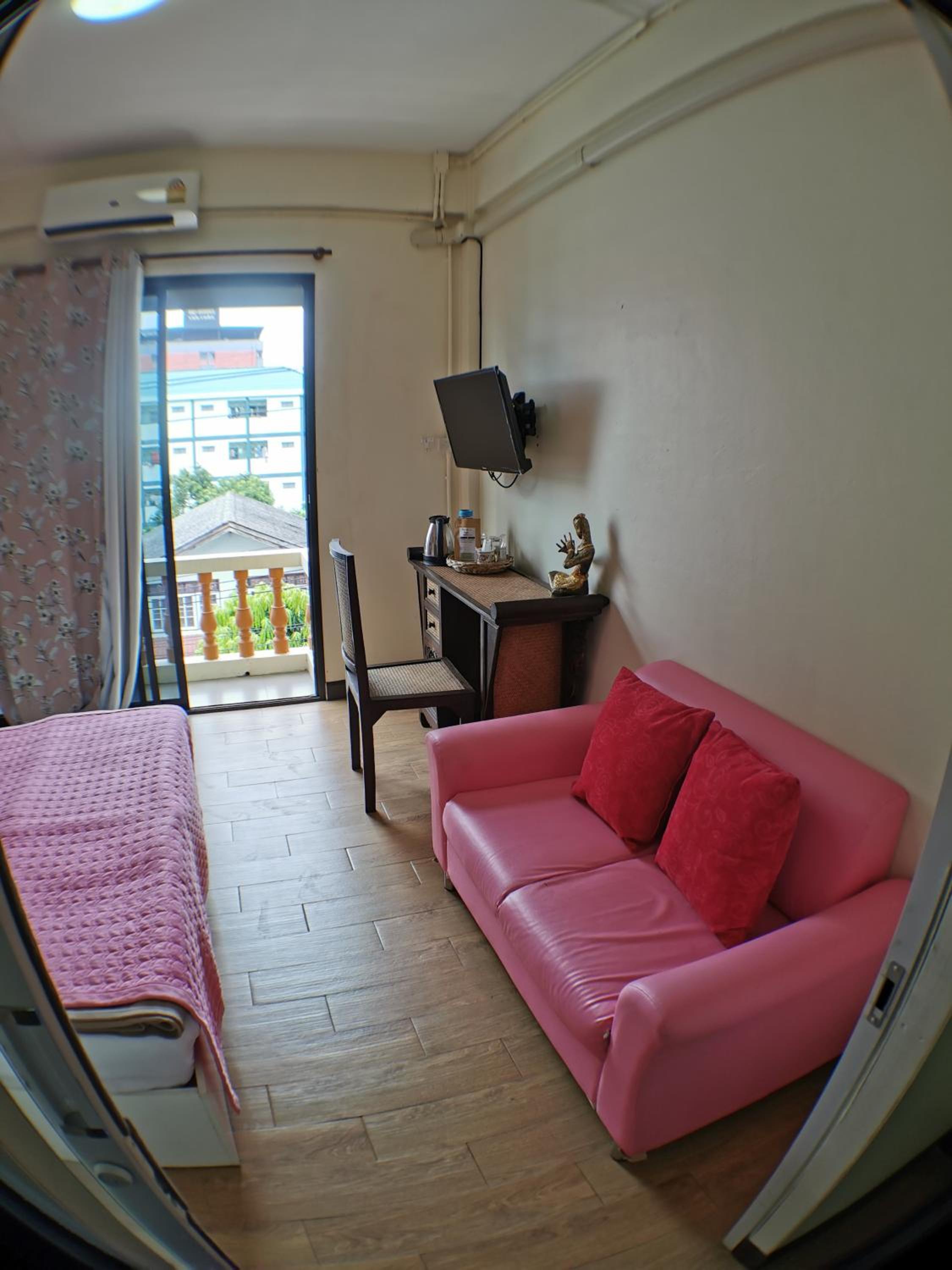 Budget Double Room photo 3