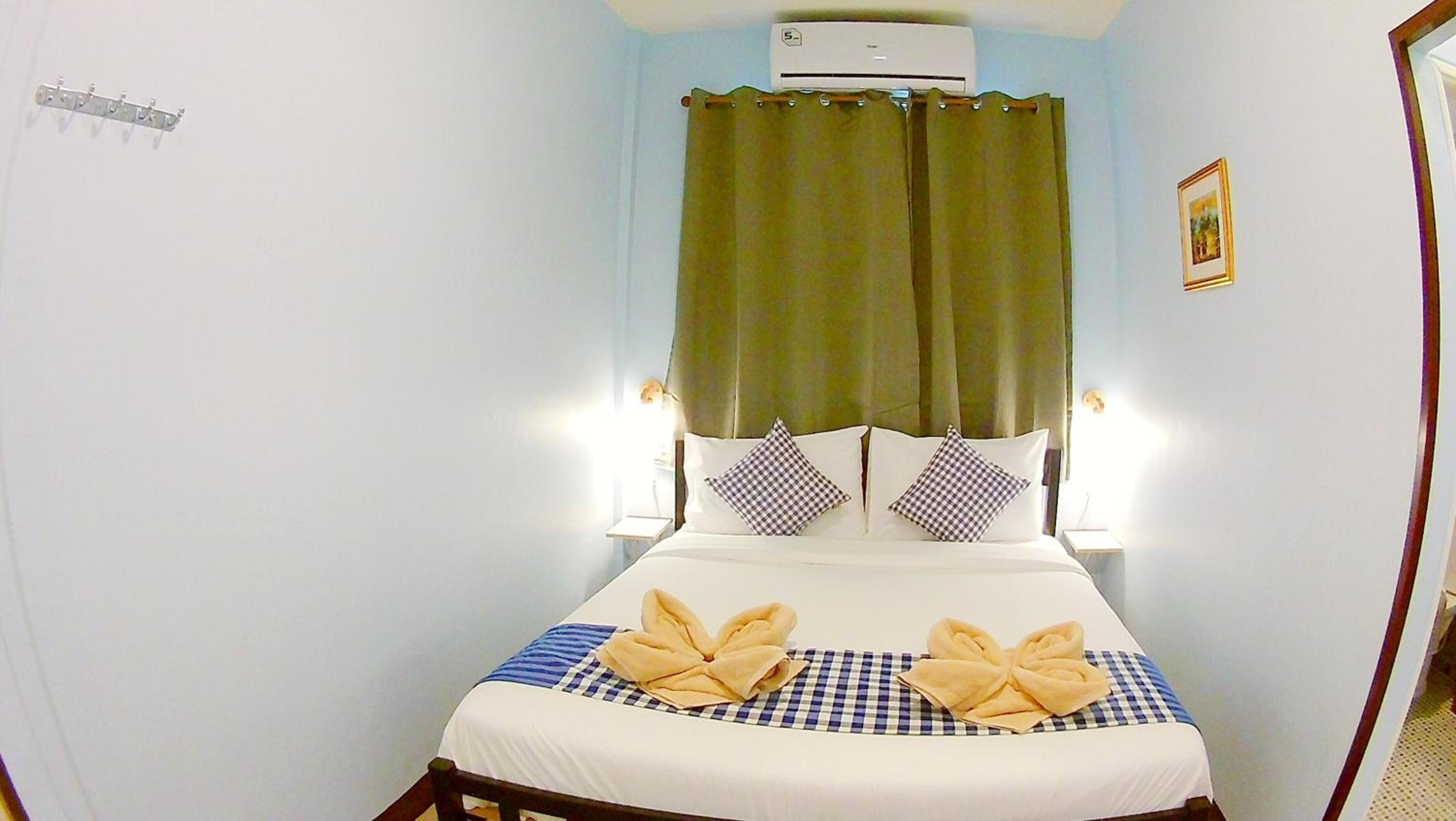 Standard Twin Room - Photo 6