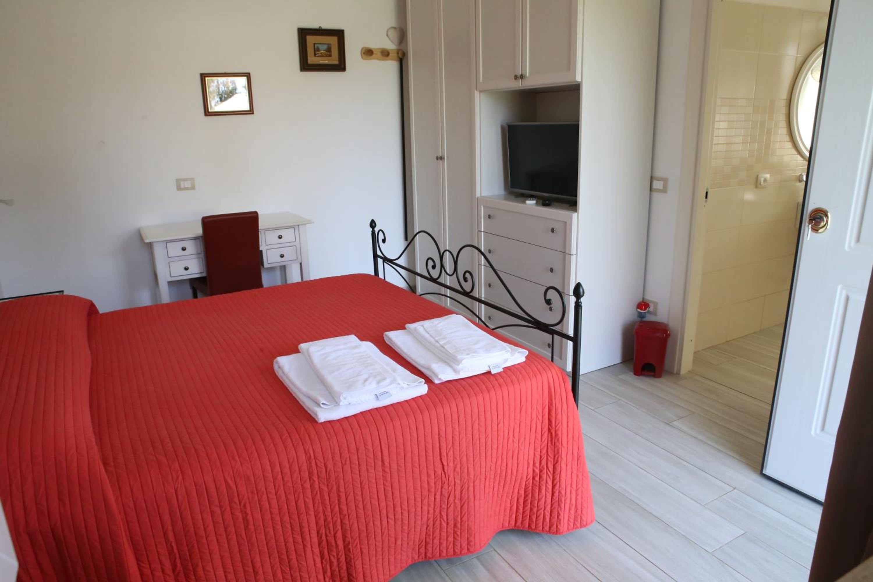 Deluxe Double or Twin Room with Garden View photo 2
