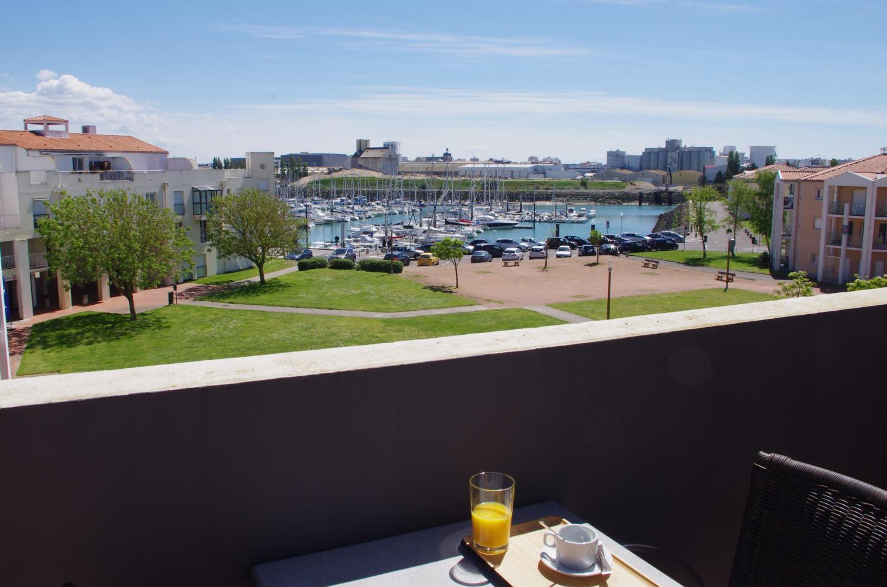 Double Room with Harbor View - Photo 4