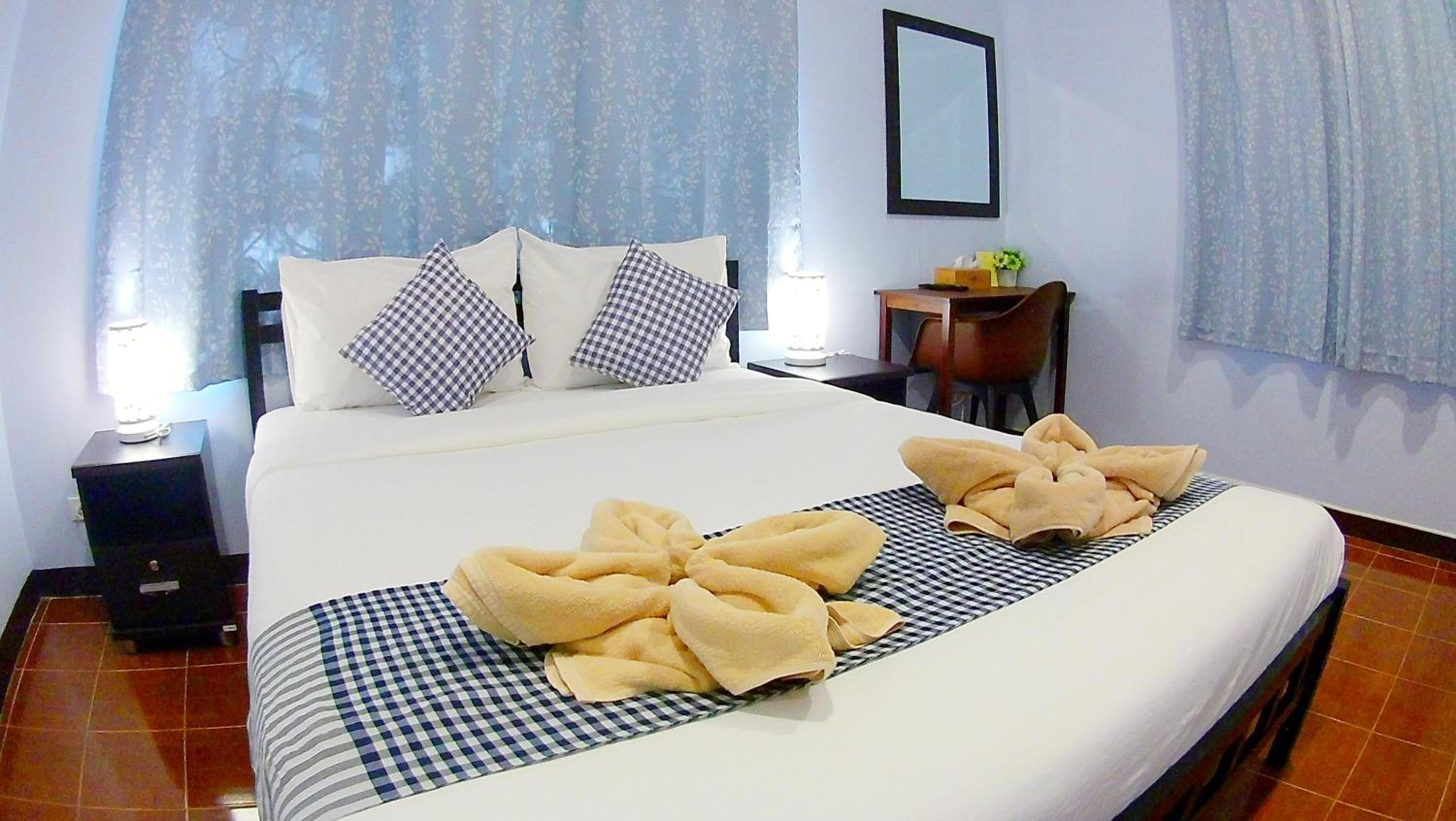 Standard Queen Room - Photo 6