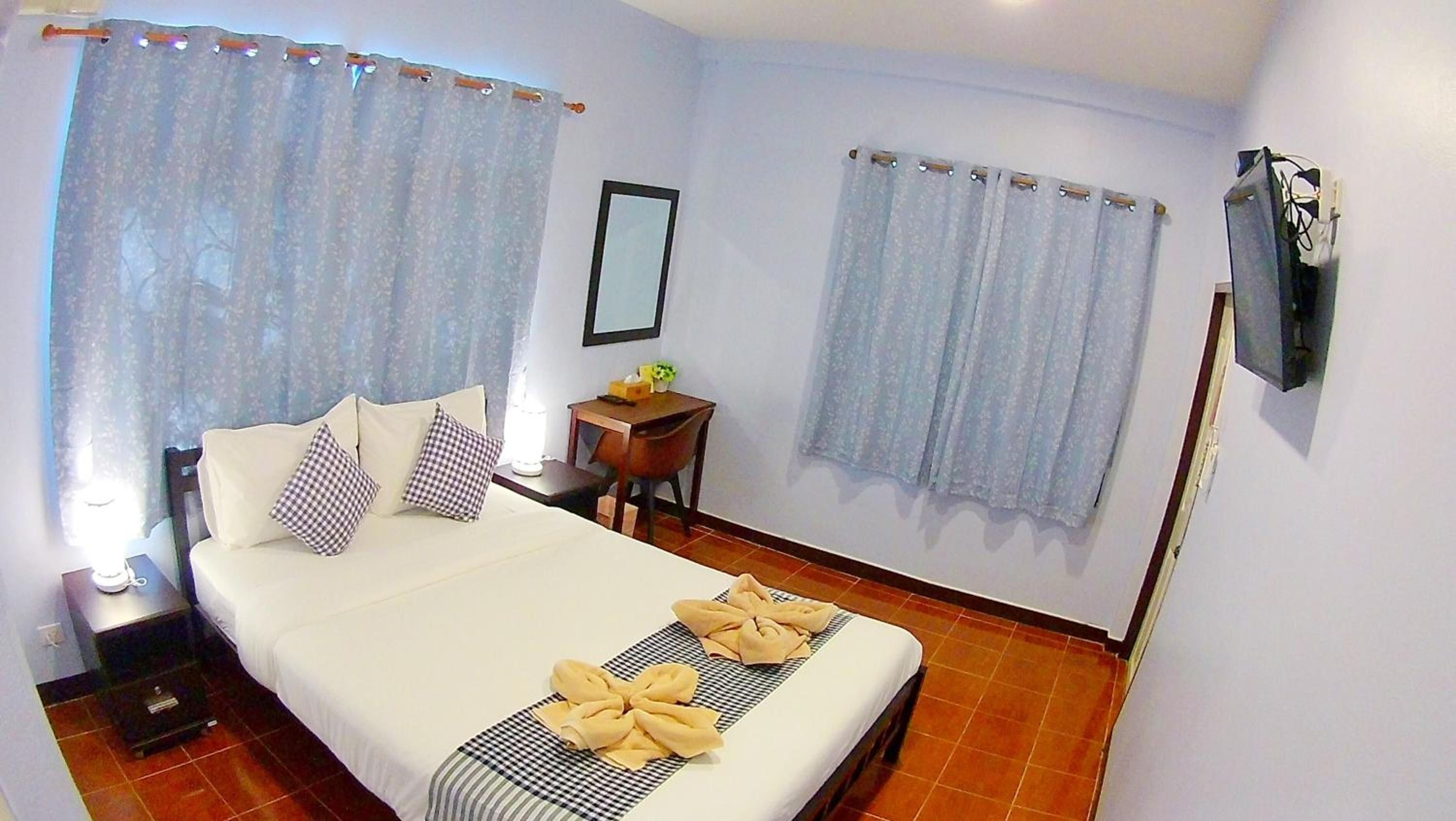 Standard Queen Room - Photo 5