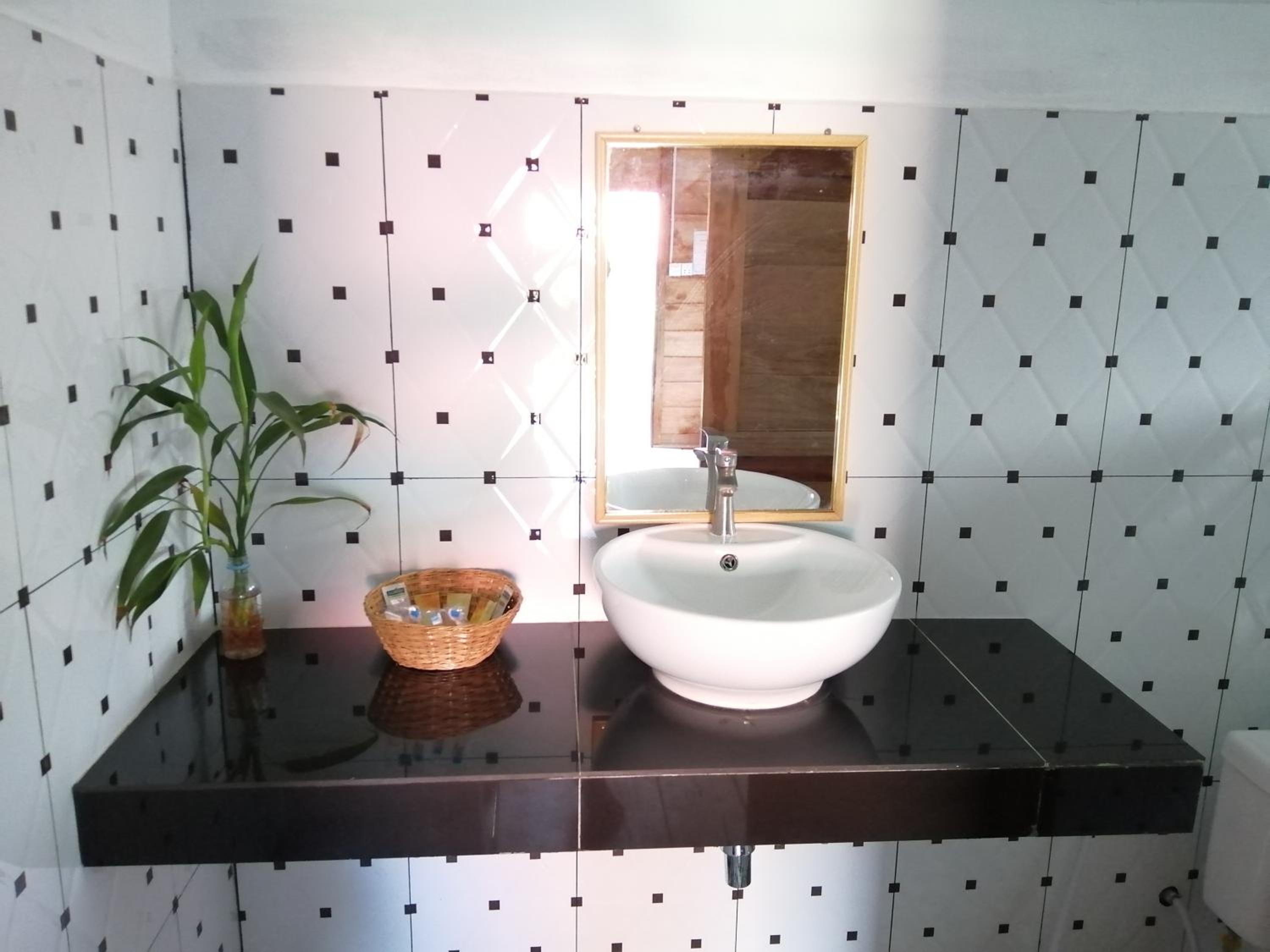 Superior Bungalow - Photo 5