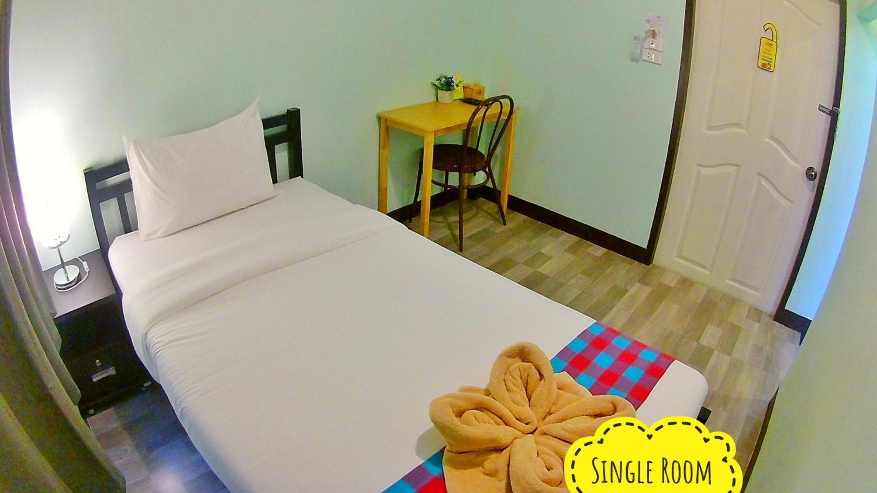 Single Room with Private Bathroom photo 2
