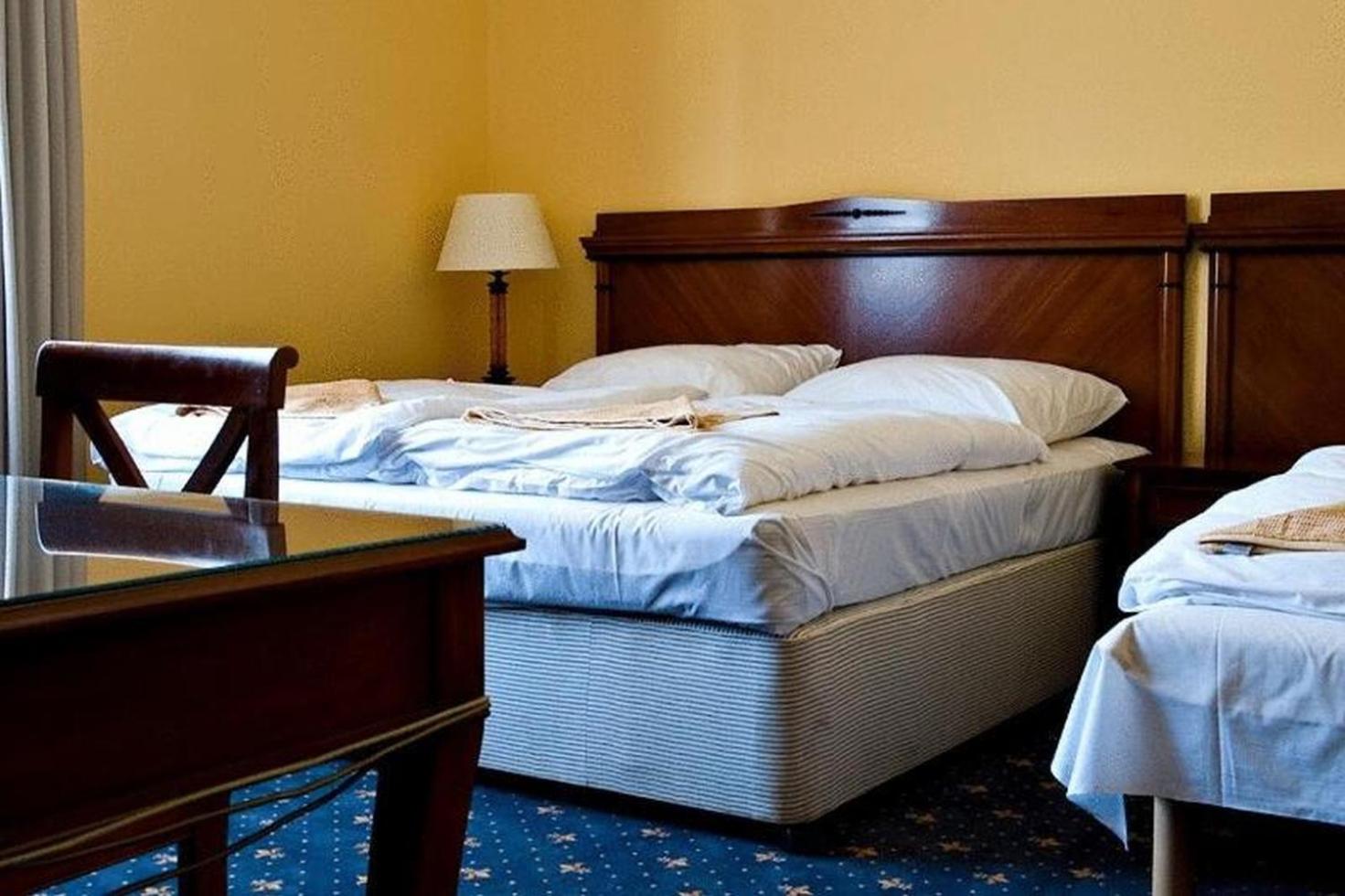 Double or Twin Room - Photo 8