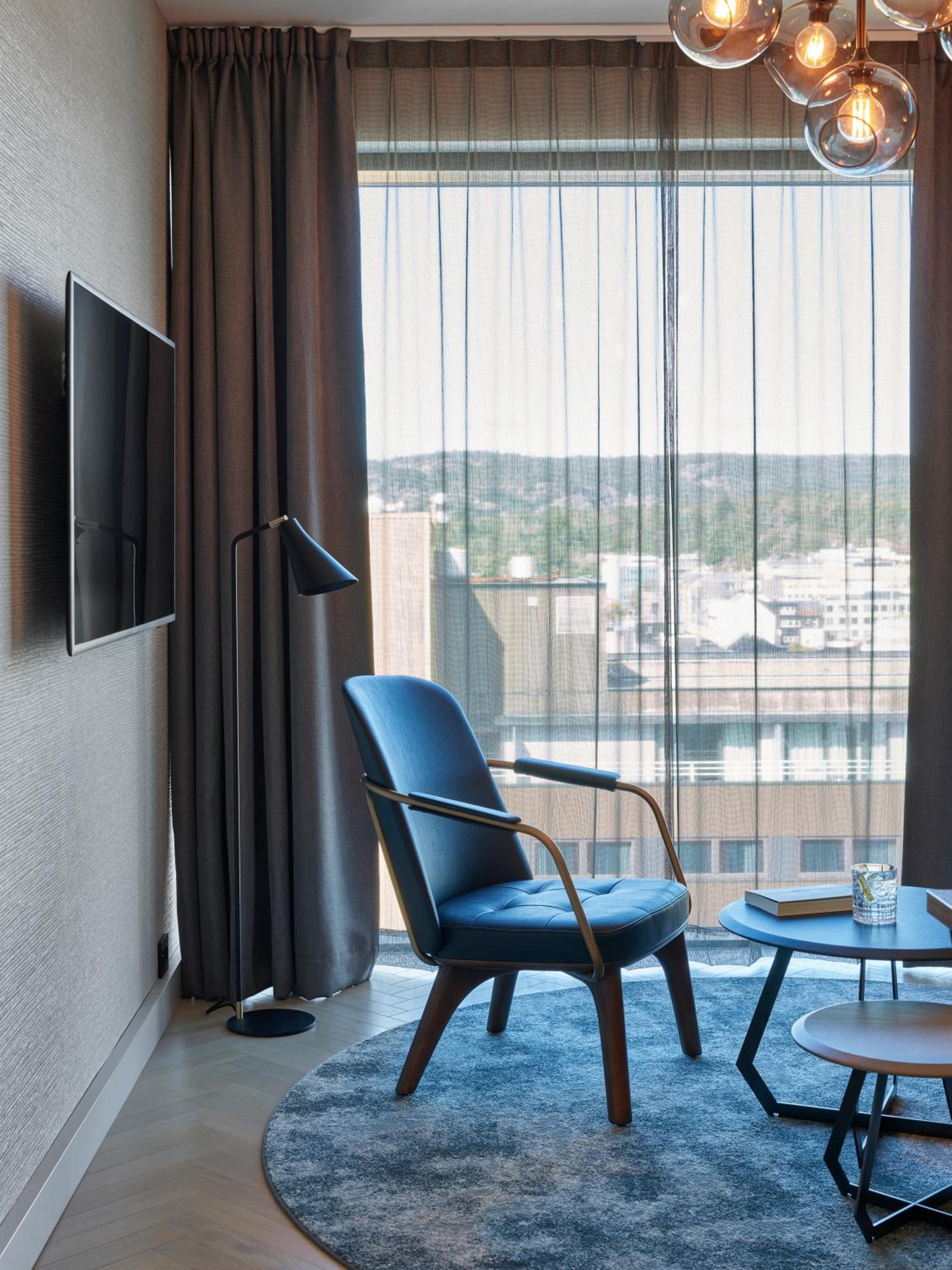 Business Class Room with Harbor View - Photo 1
