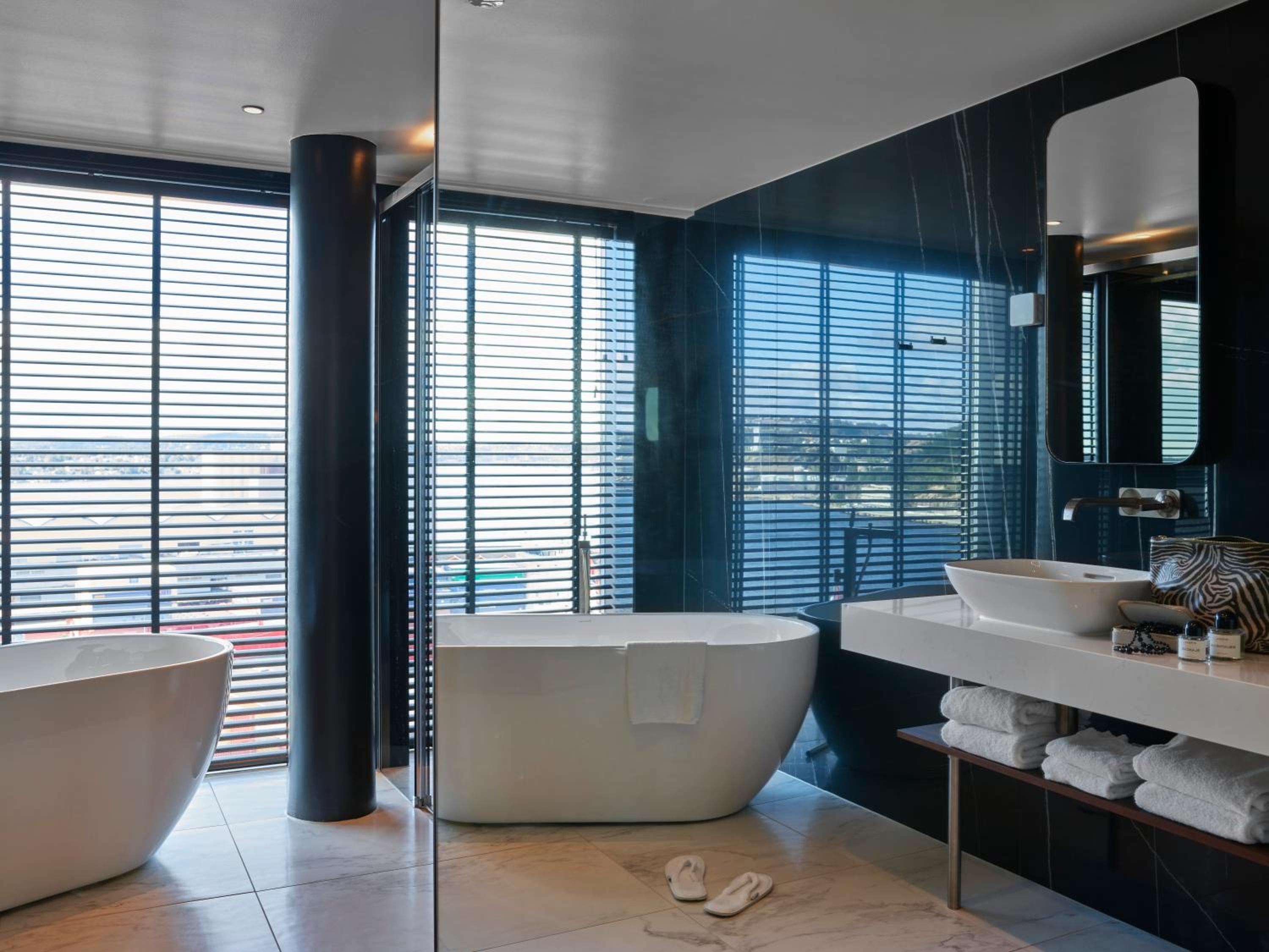 One-Bedroom Suite with Ocean View - Photo 11