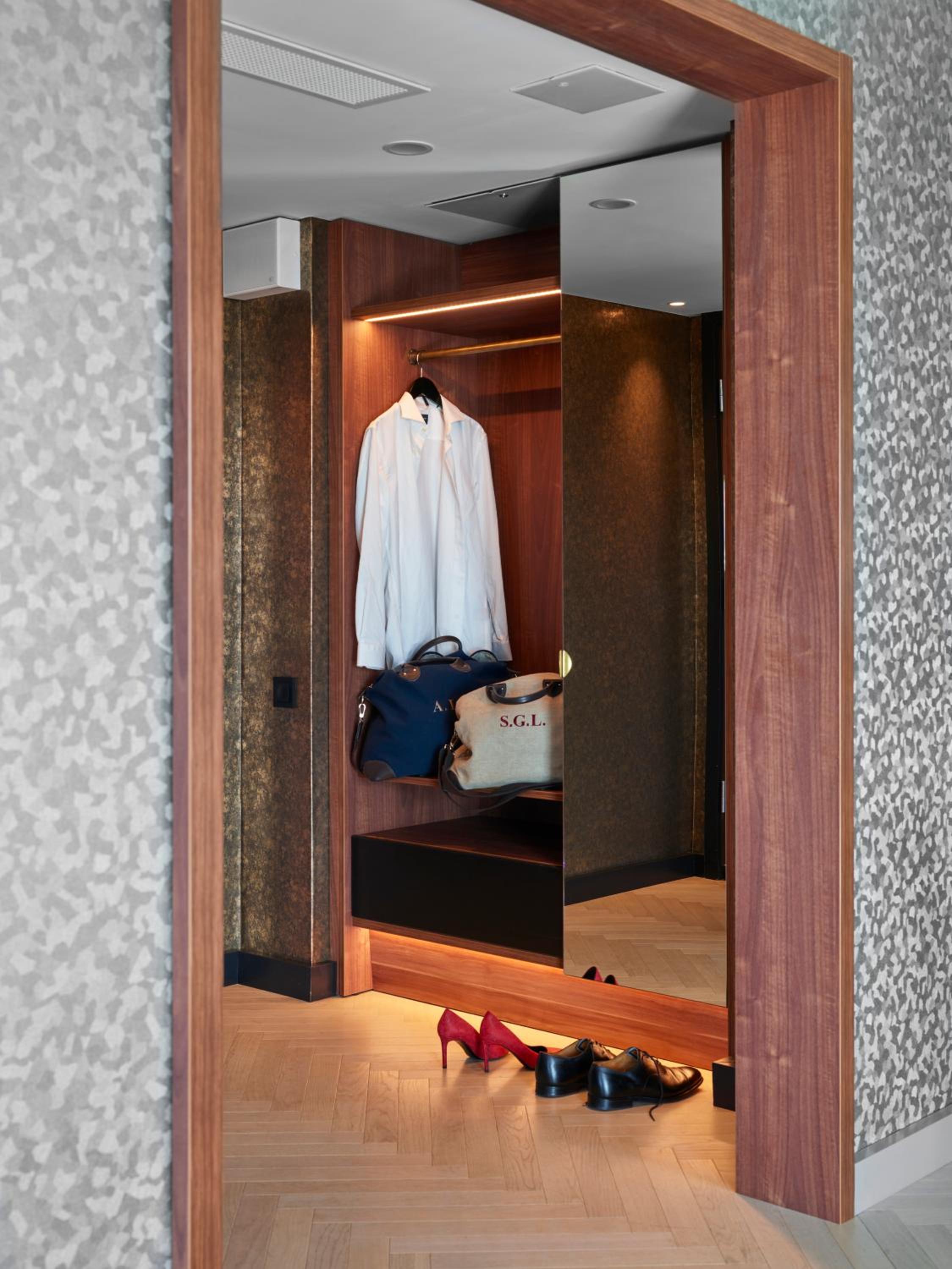 One-Bedroom Suite with Ocean View - Photo 10