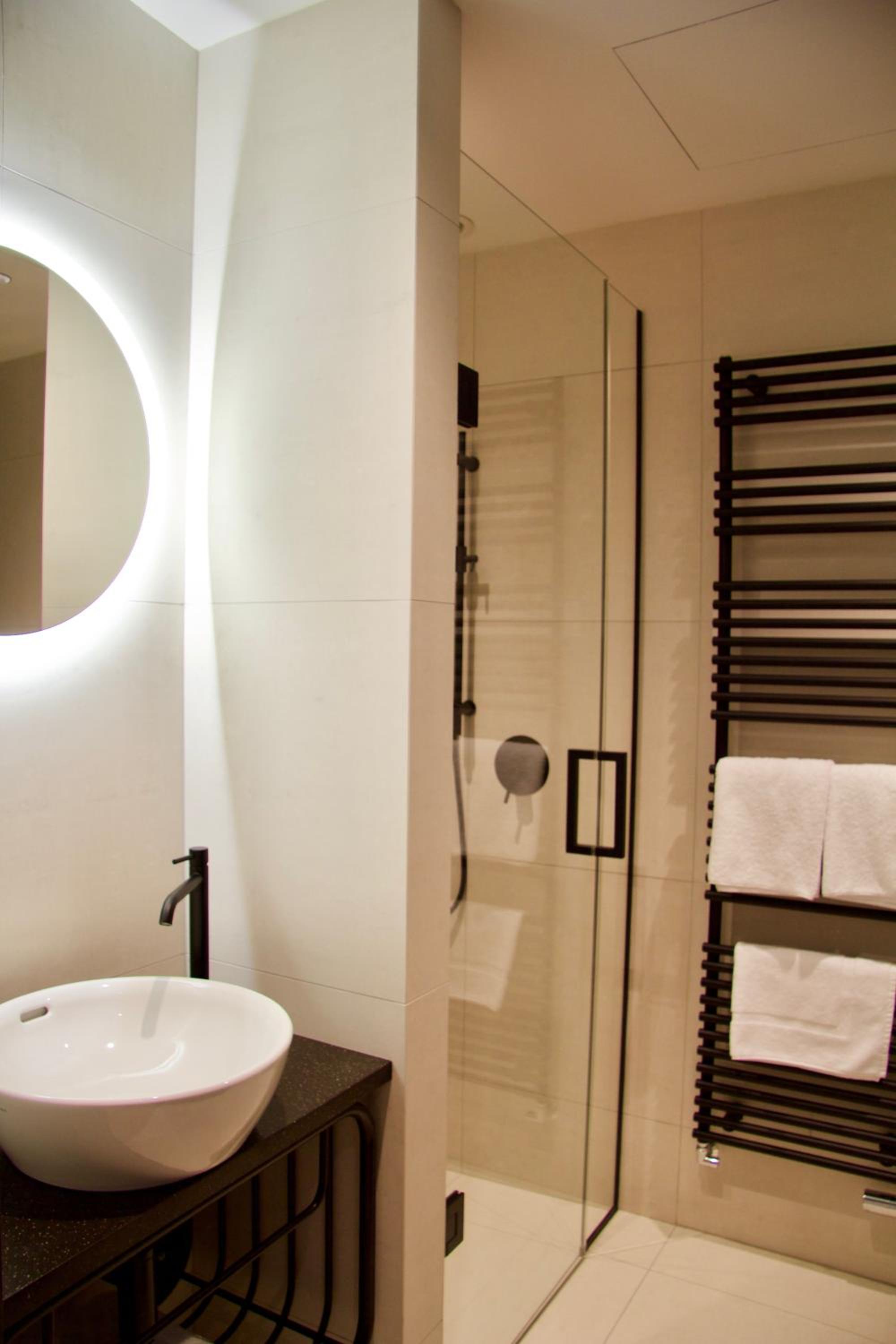 Double or Twin Room thumbnail 6