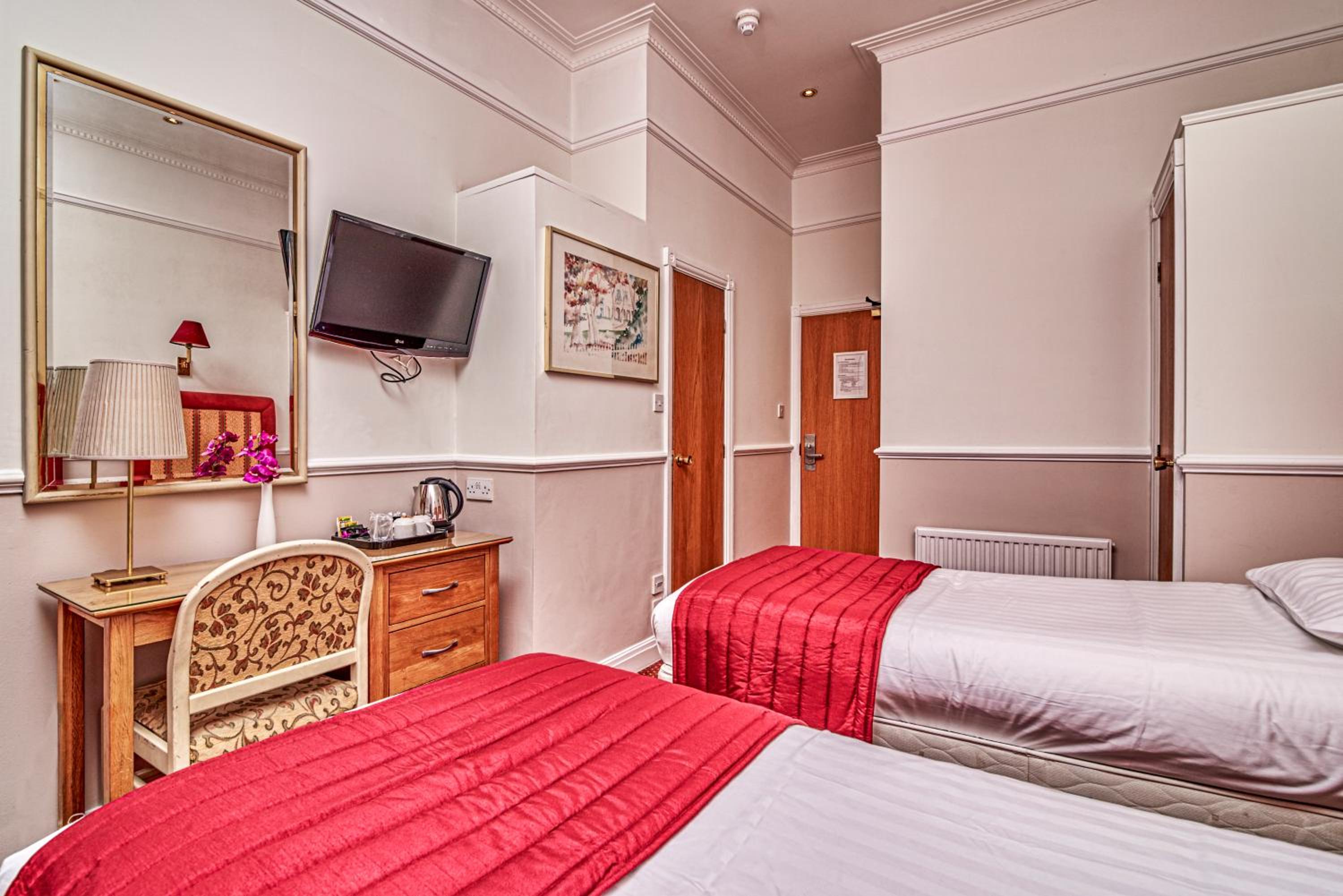 Classic Triple Room photo 3