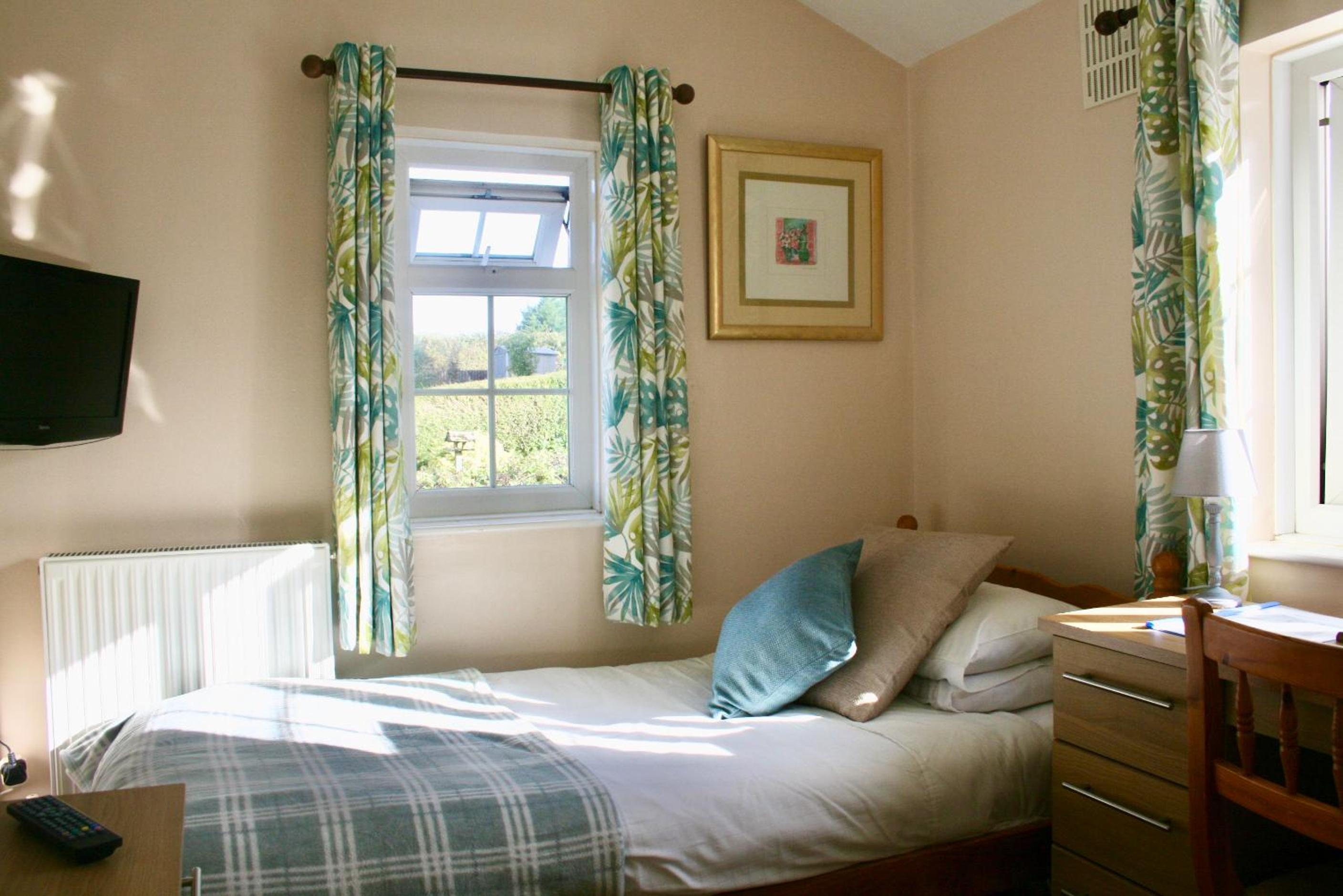 Small Single Room photo 3