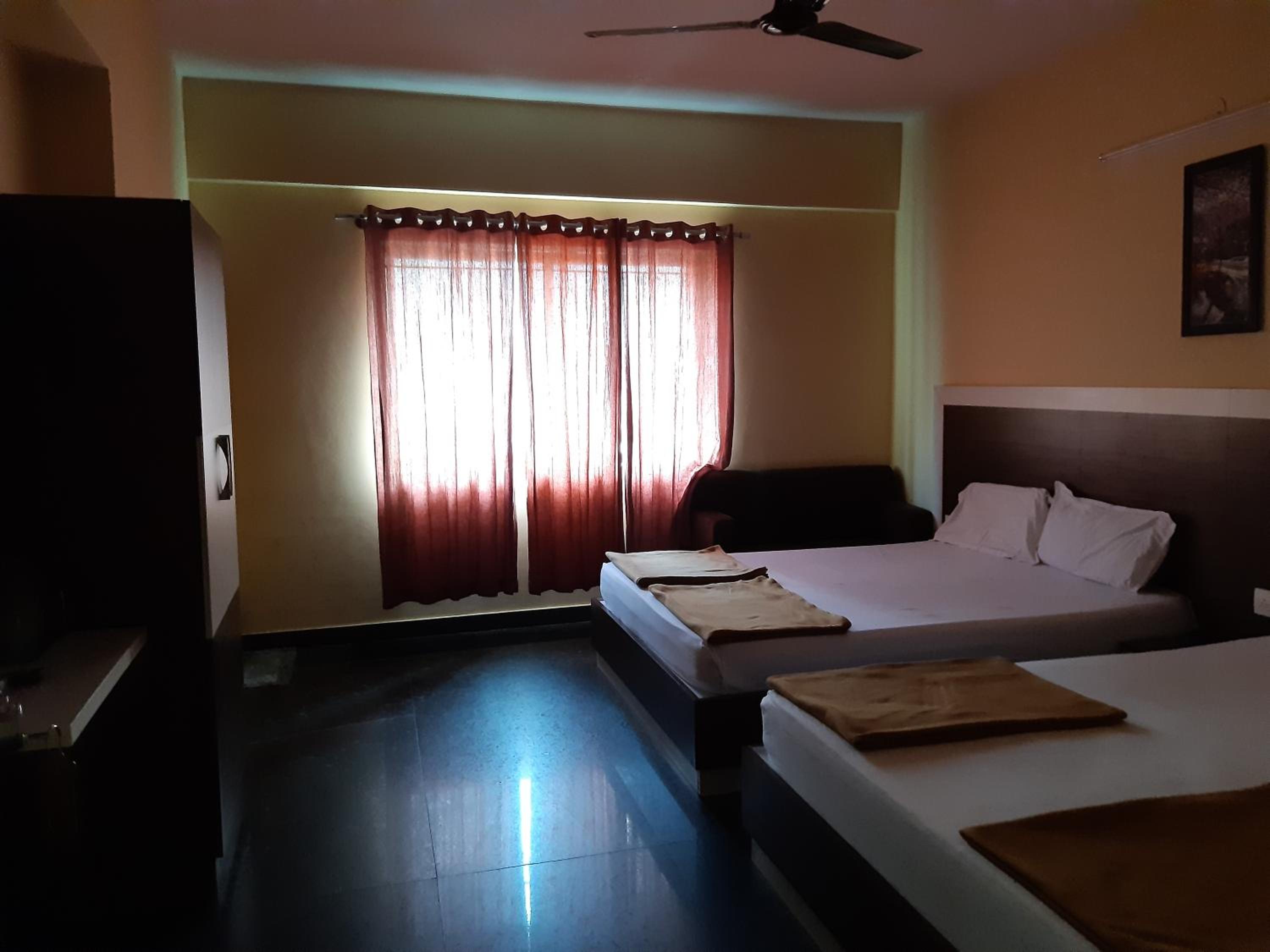 Deluxe Queen Room with Two Queen Beds - Photo 2