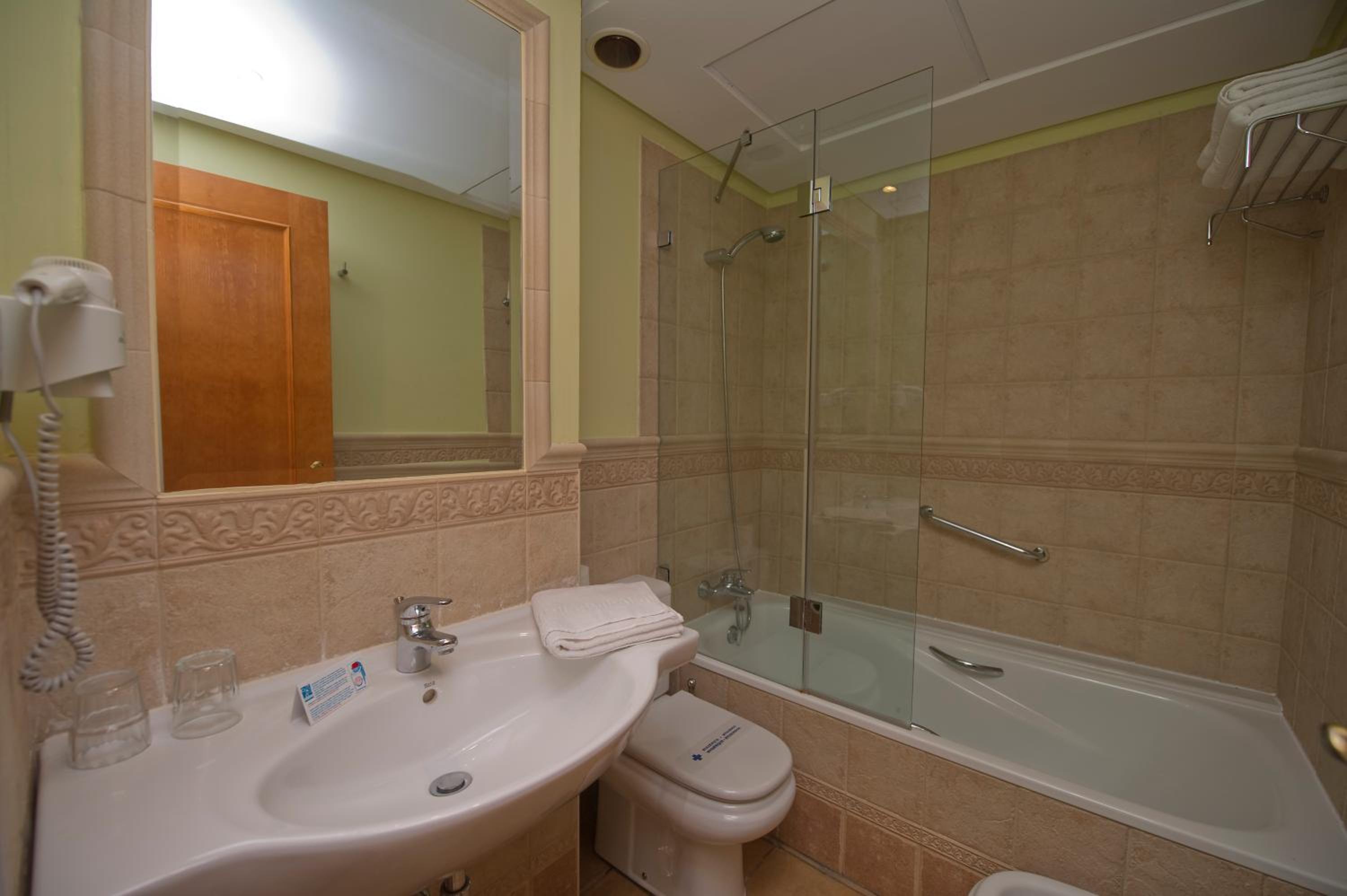 One-Bedroom Apartment (3 Adults) - Photo 6