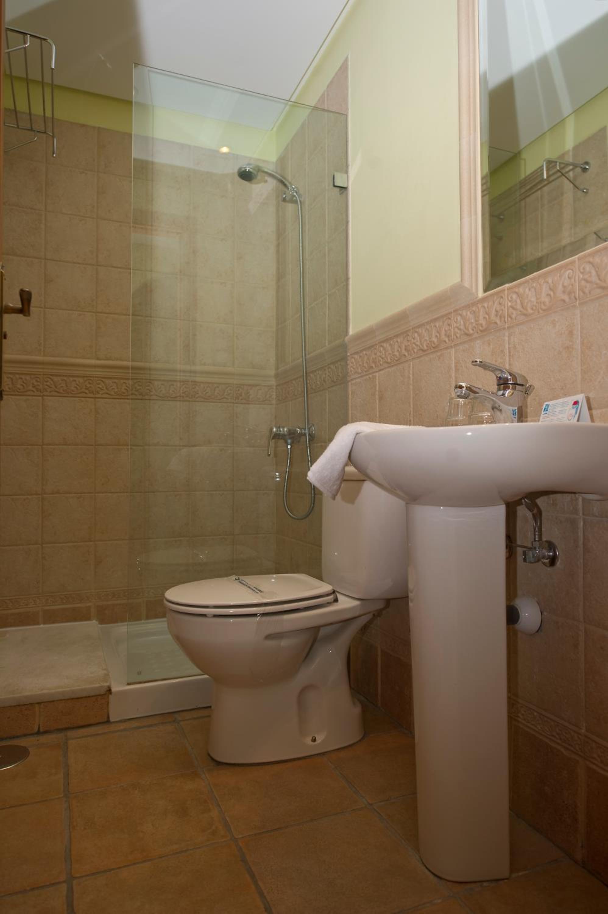 One-Bedroom Apartment (3 Adults) - Photo 5