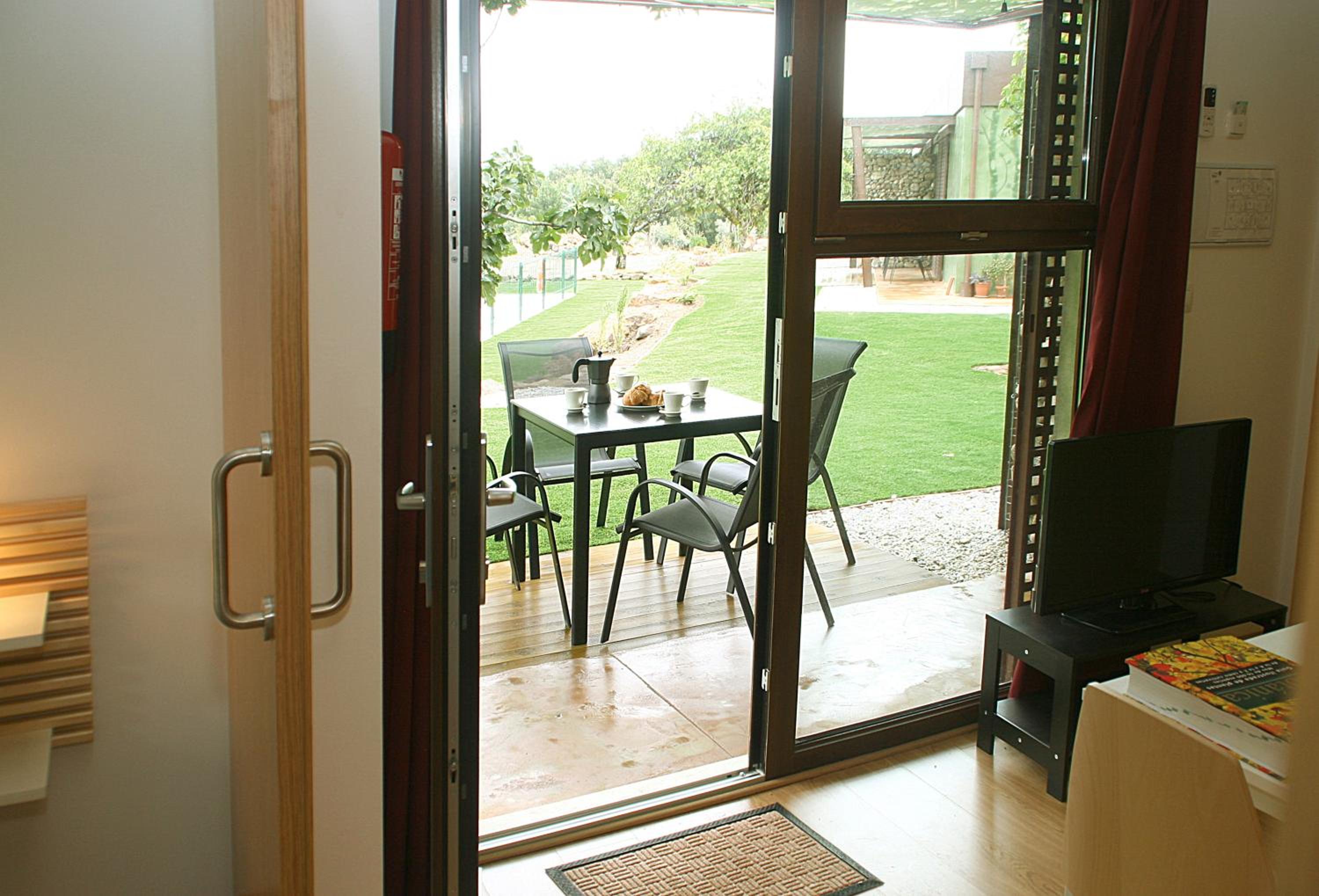 One-Bedroom Apartment (4 Adults) photo 2