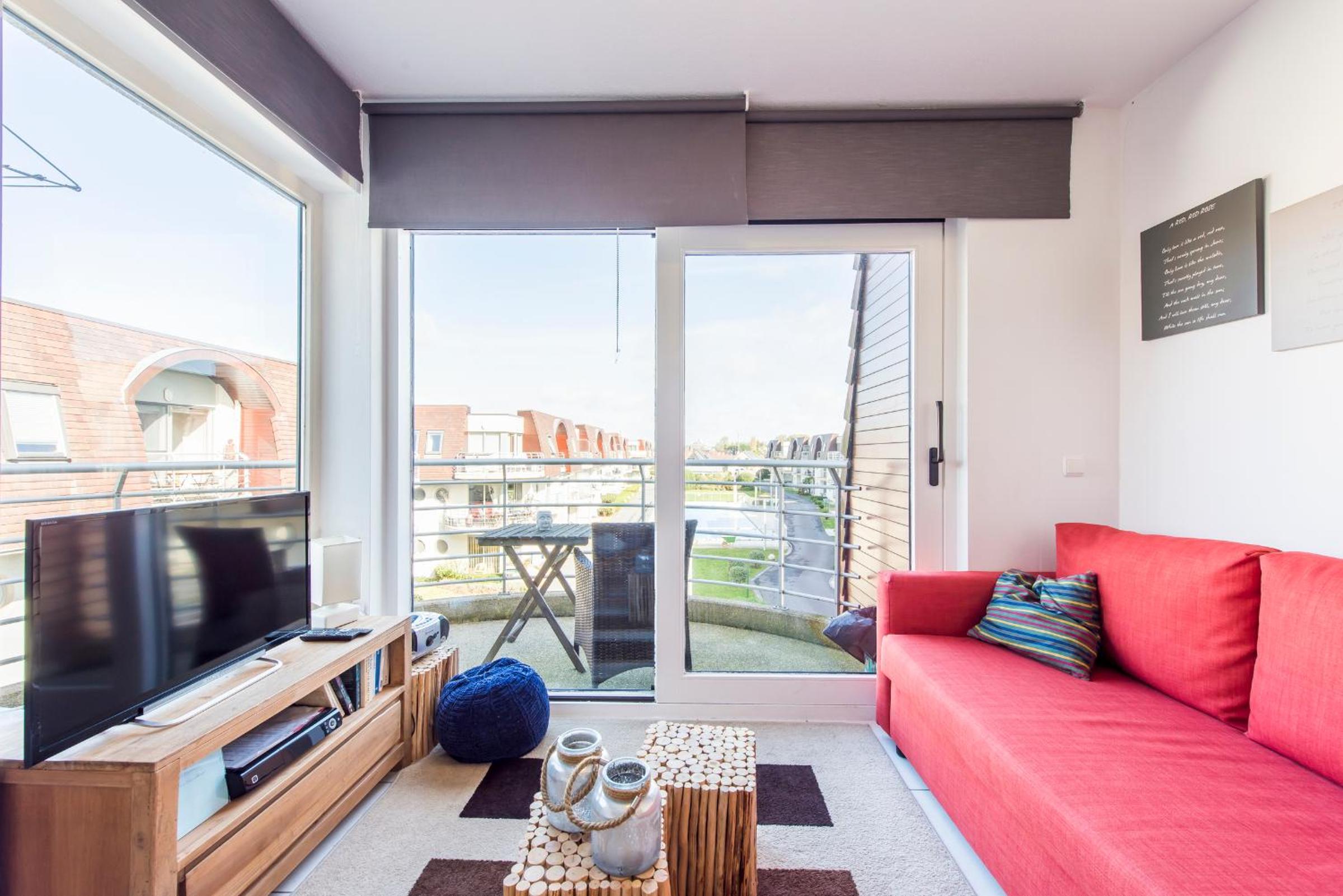 One-Bedroom Apartment - Photo 3