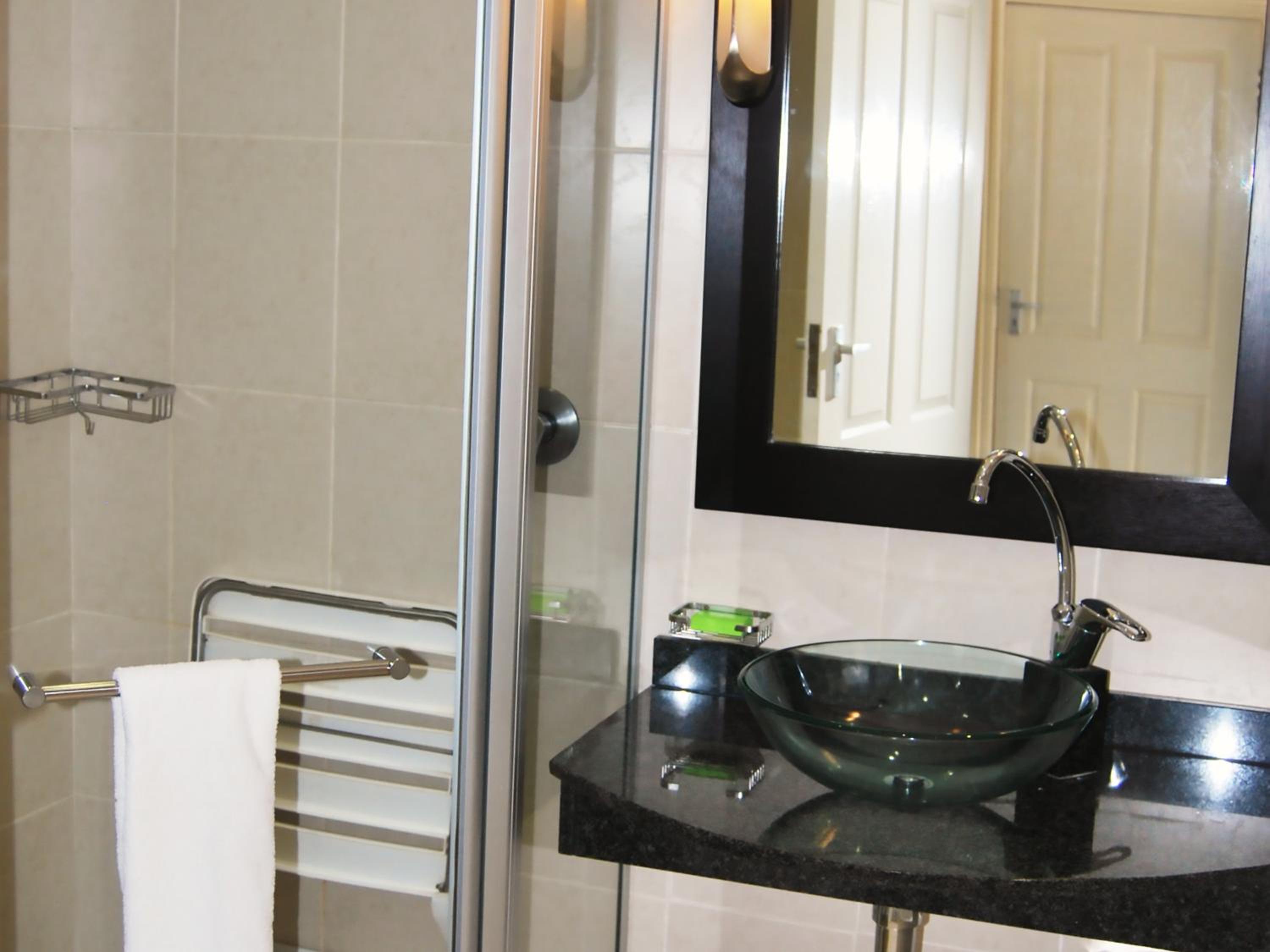 Executive Room - Photo 6