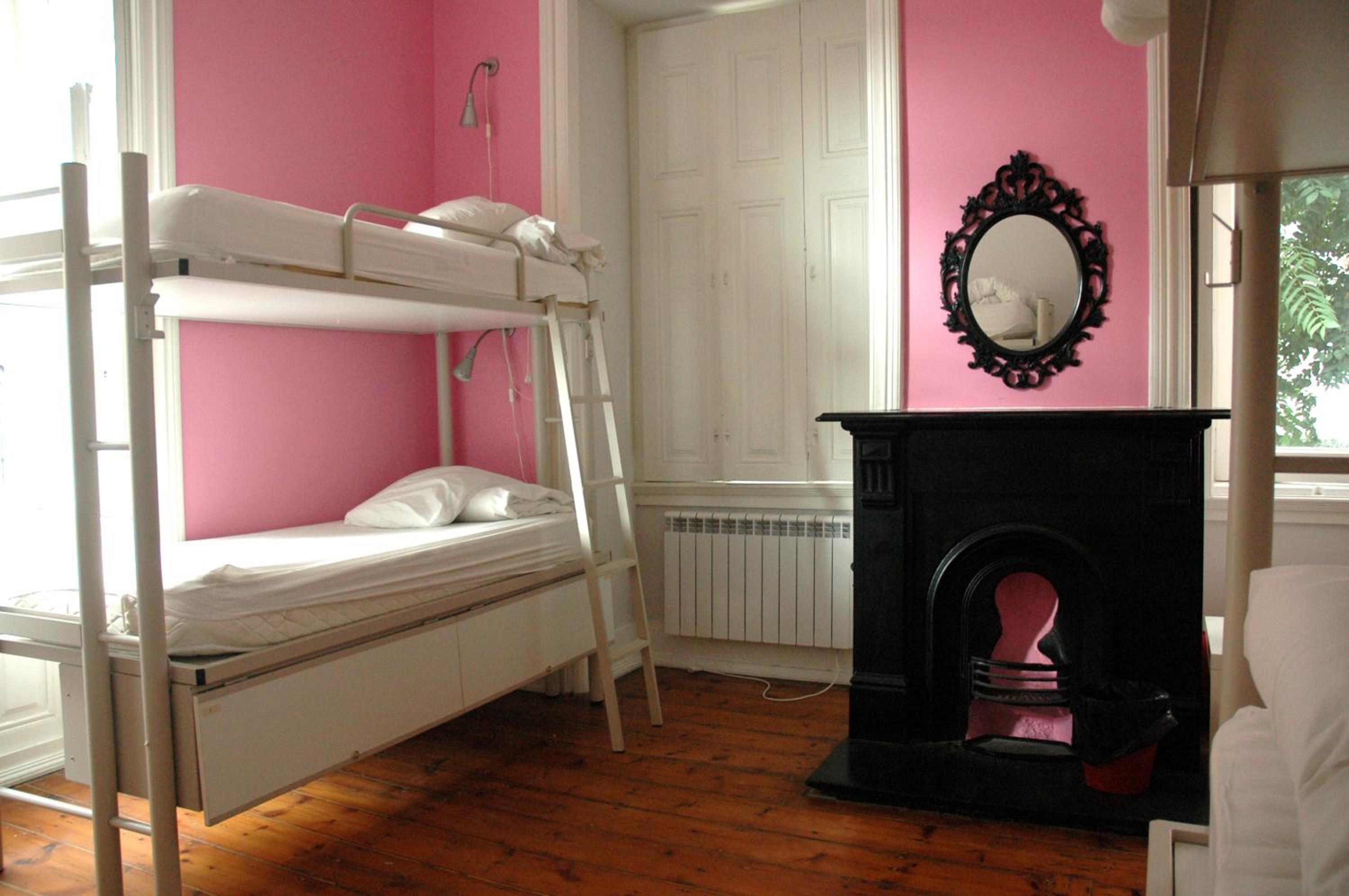 6-Bed Mixed Dormitory Room photo 2