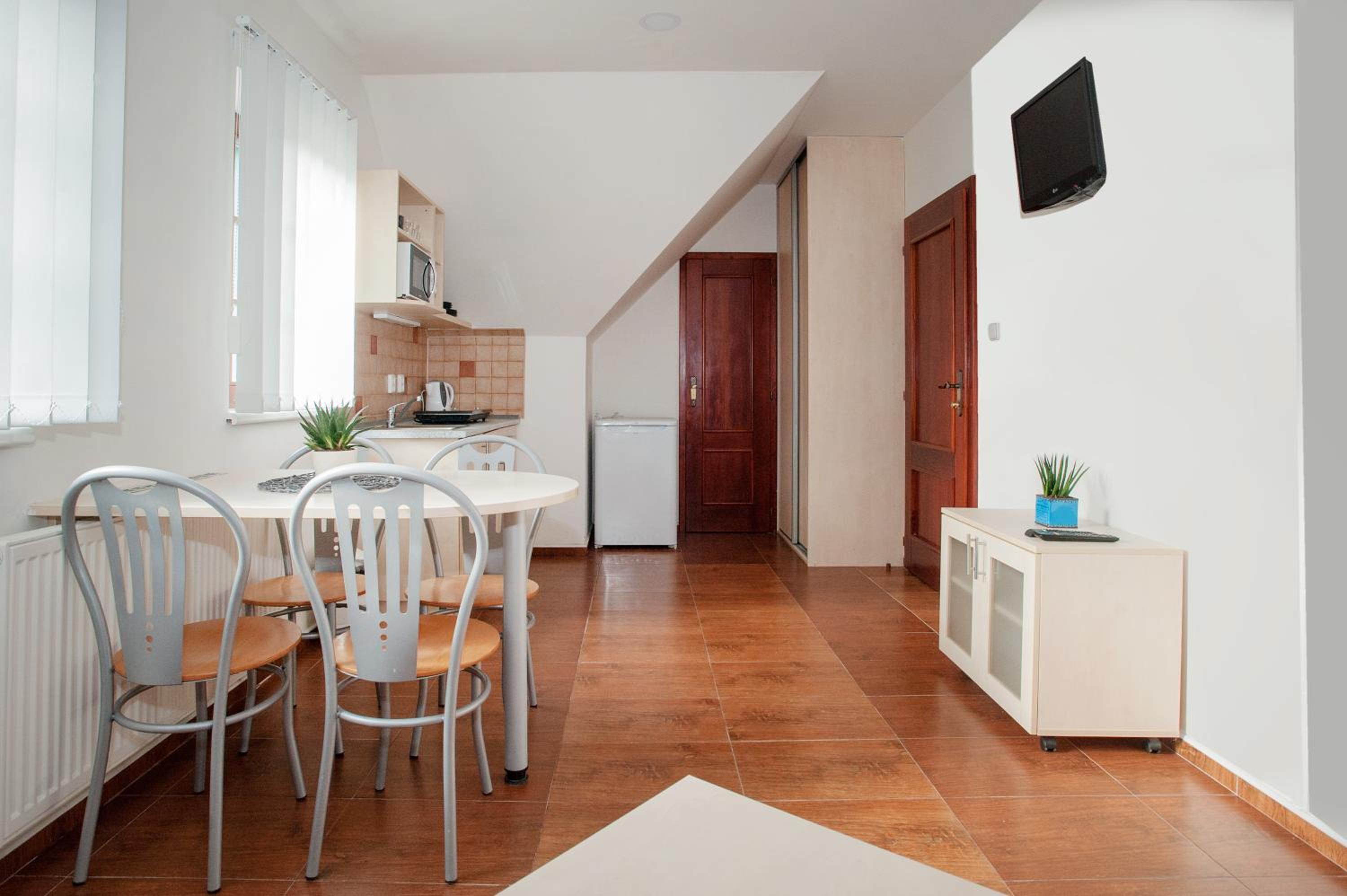 One-Bedroom Apartment photo 2