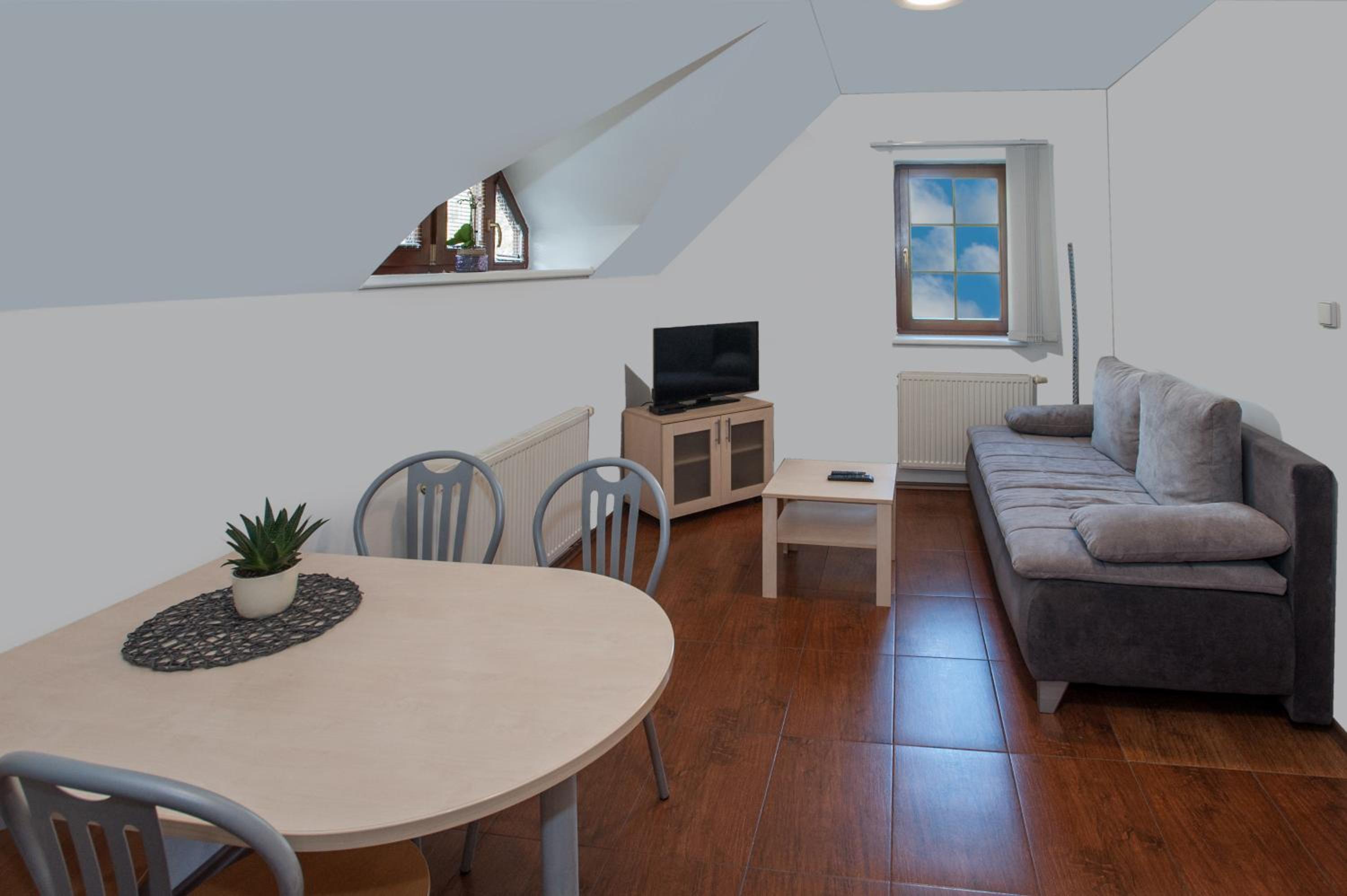 One-Bedroom Apartment photo 2