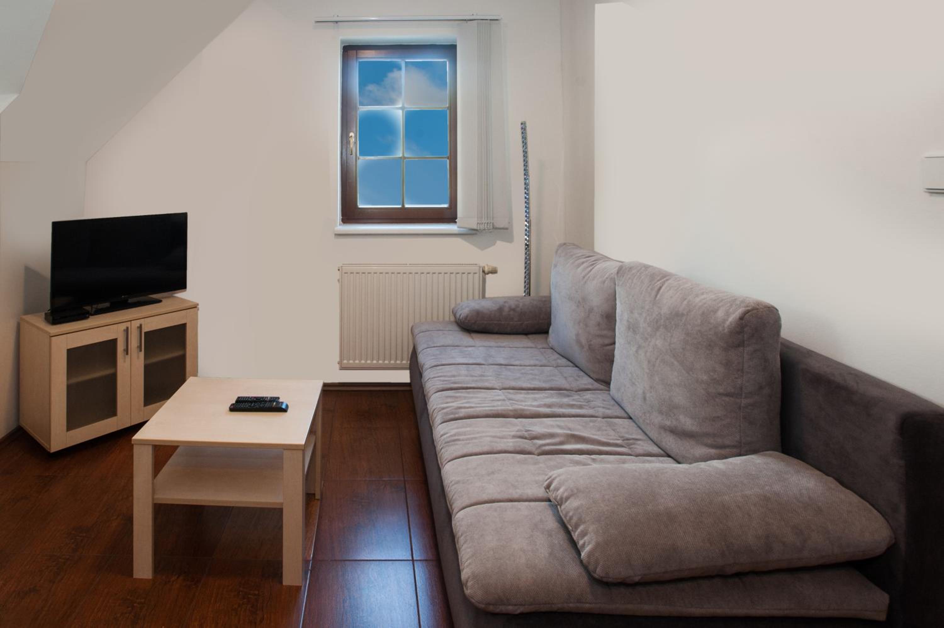One-Bedroom Apartment photo 1