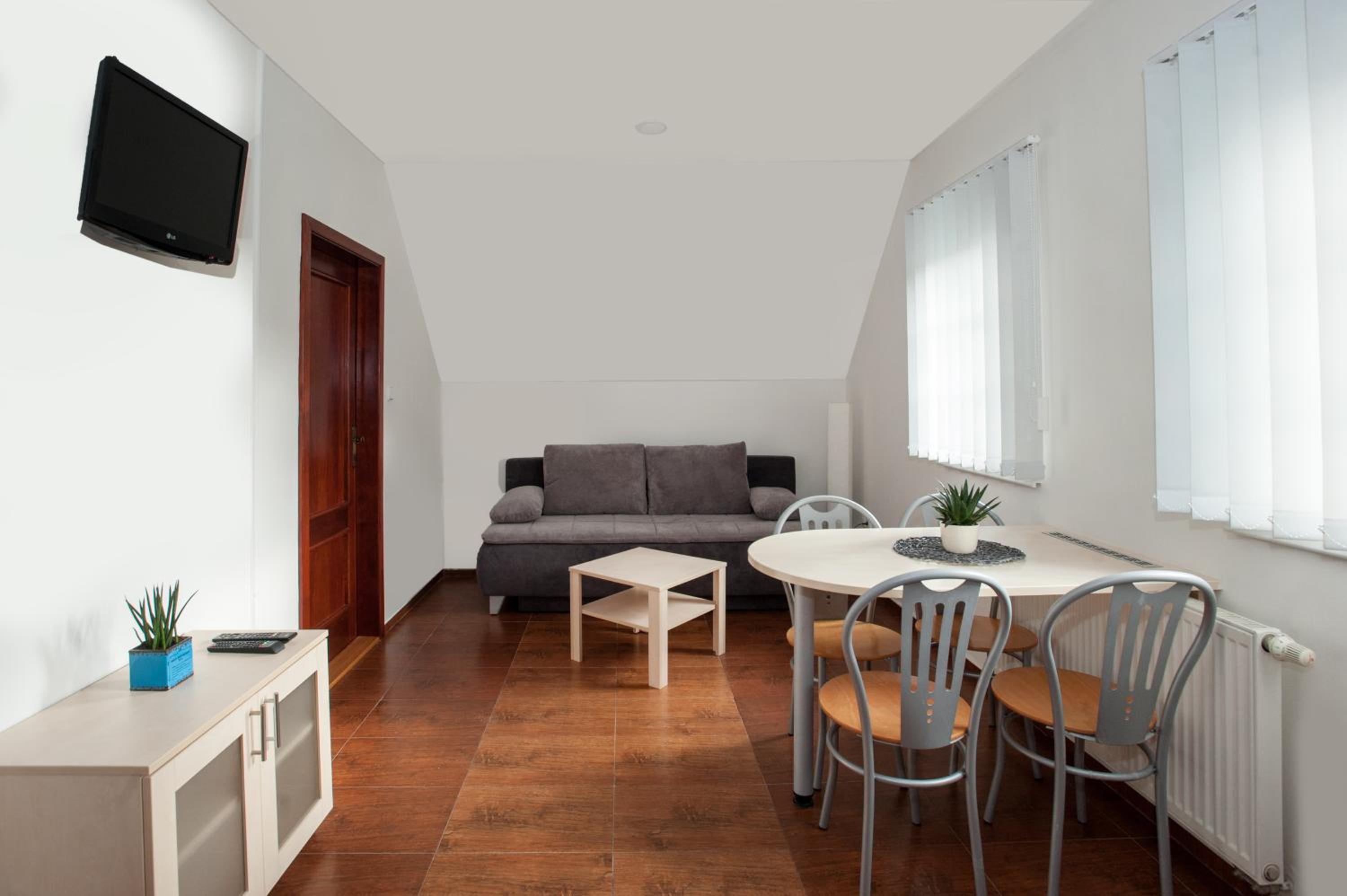 One-Bedroom Apartment photo 1