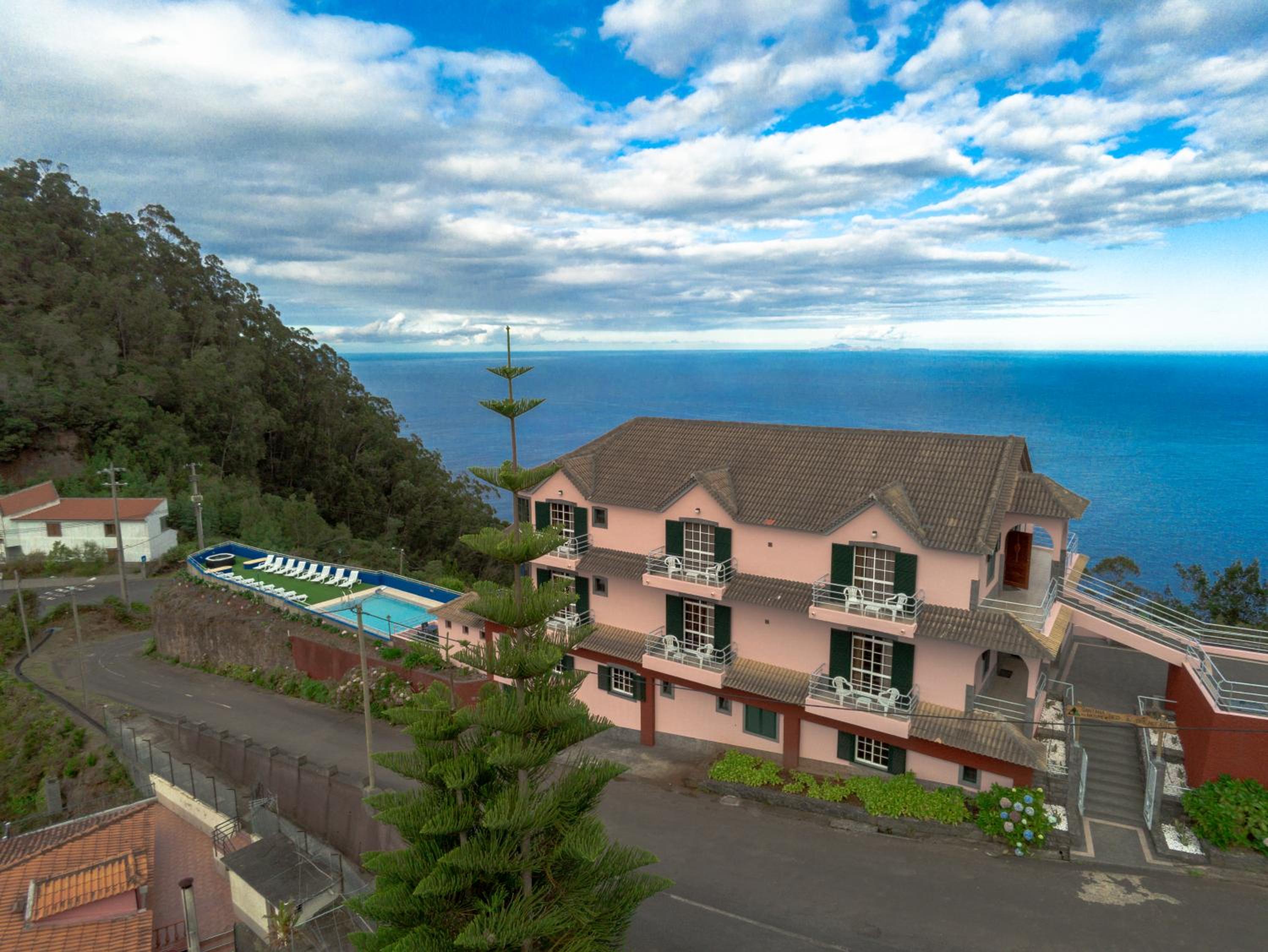 Double Room with Balcony and Sea View - Photo 17
