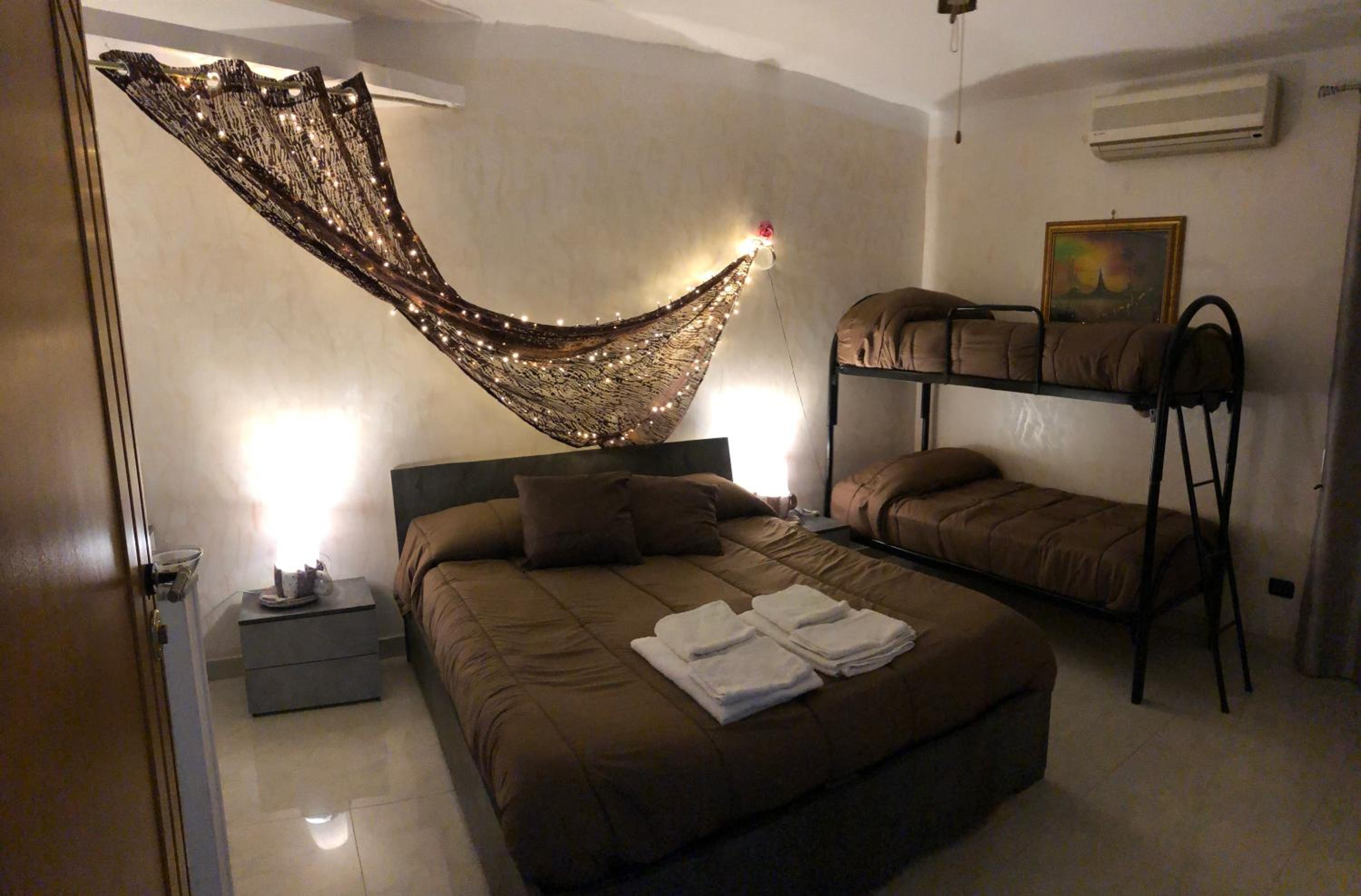 Quadruple Room with Private Bathroom photo 1