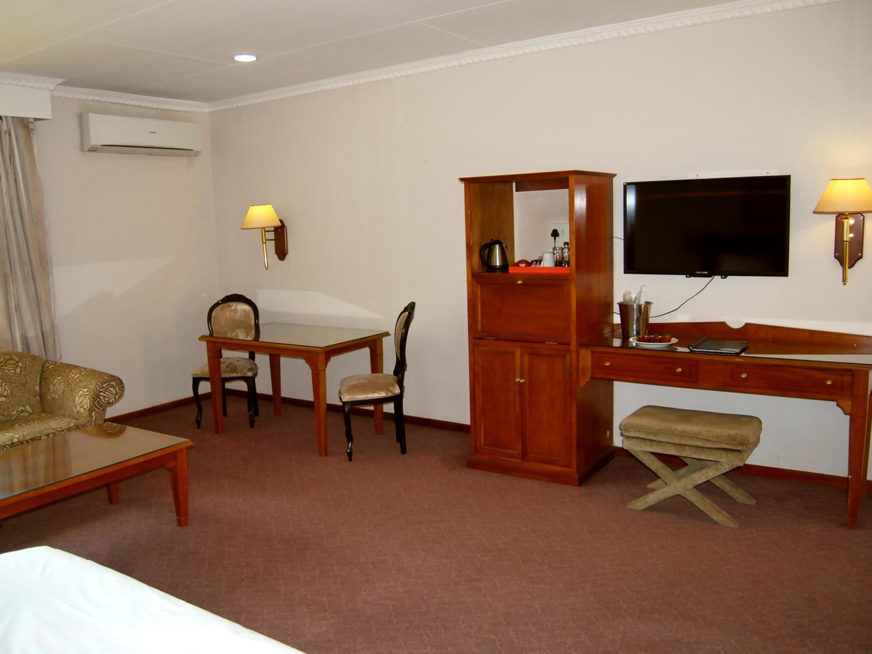 Standard Junior Suite - Photo 2