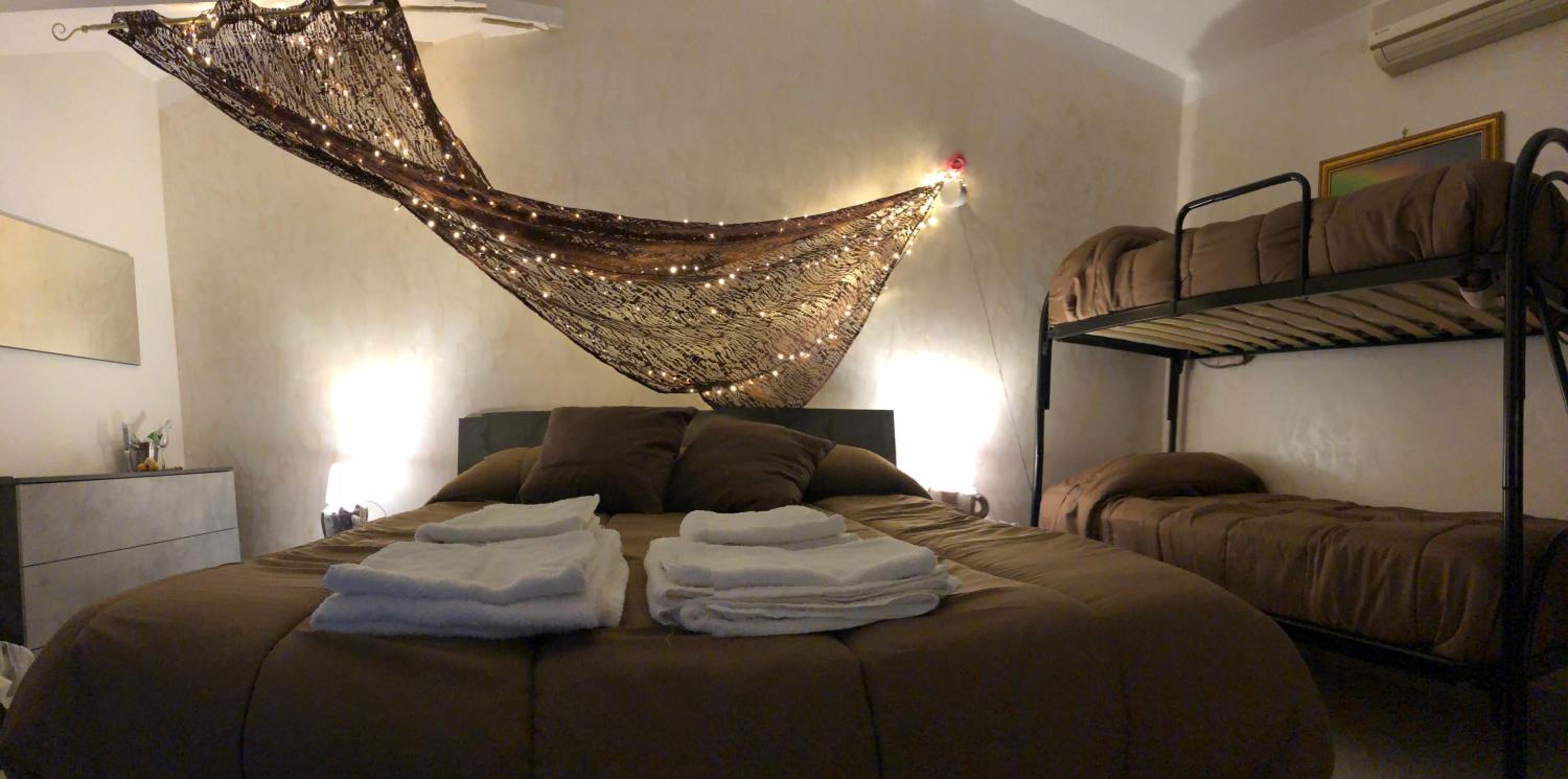Quadruple Room with Private Bathroom photo 2