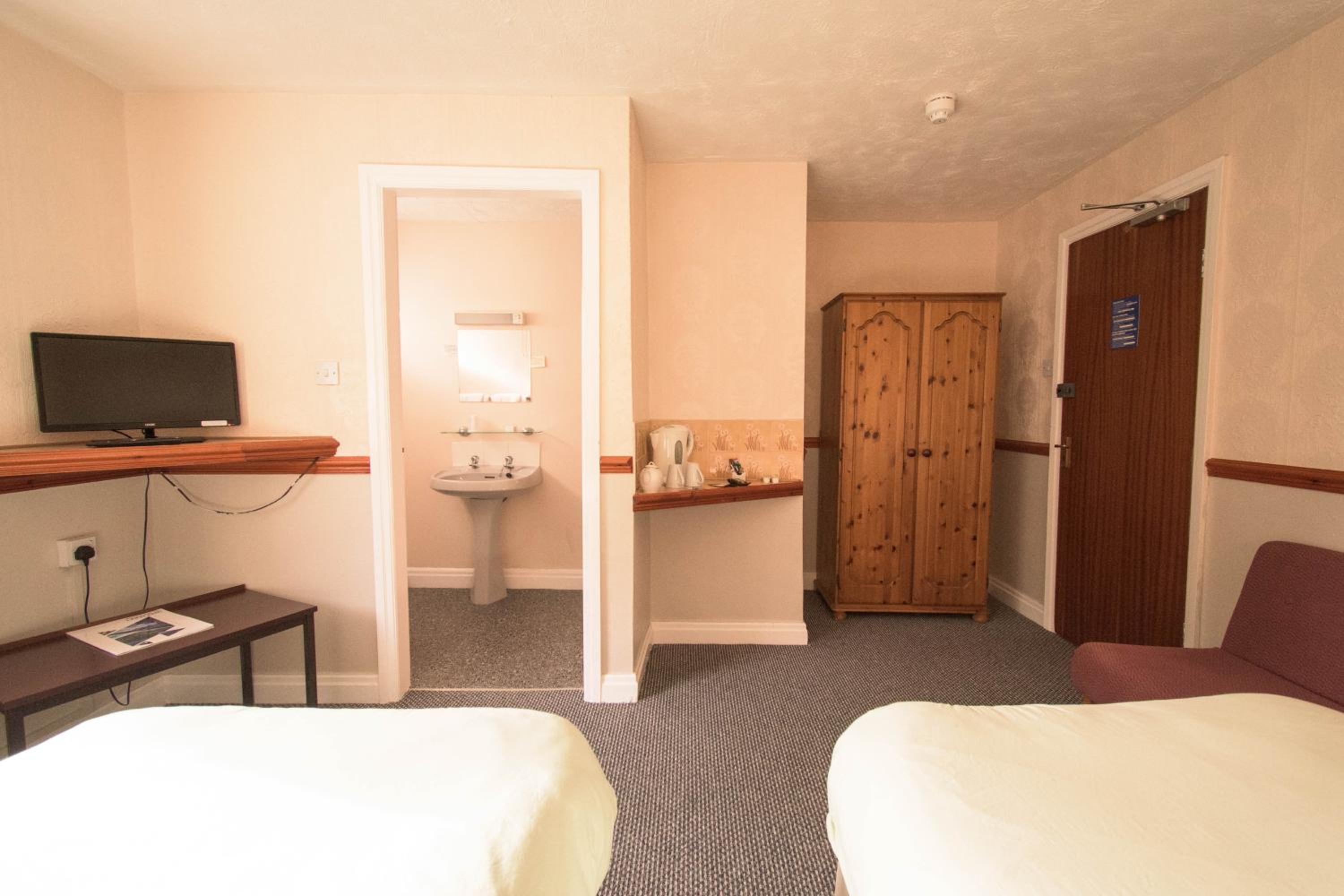 Twin Room - Photo 6