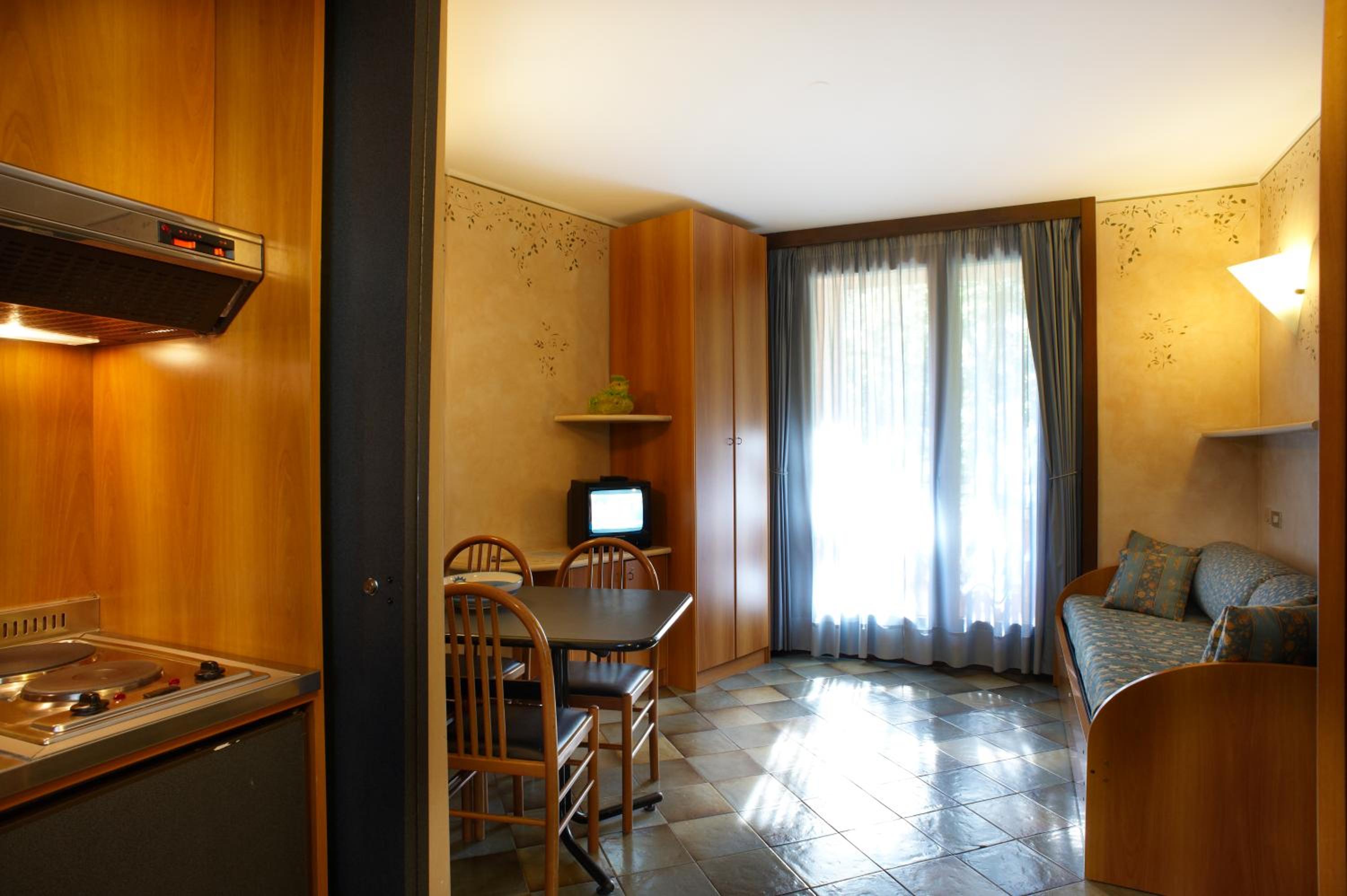 Studio (2 Adults) photo 3