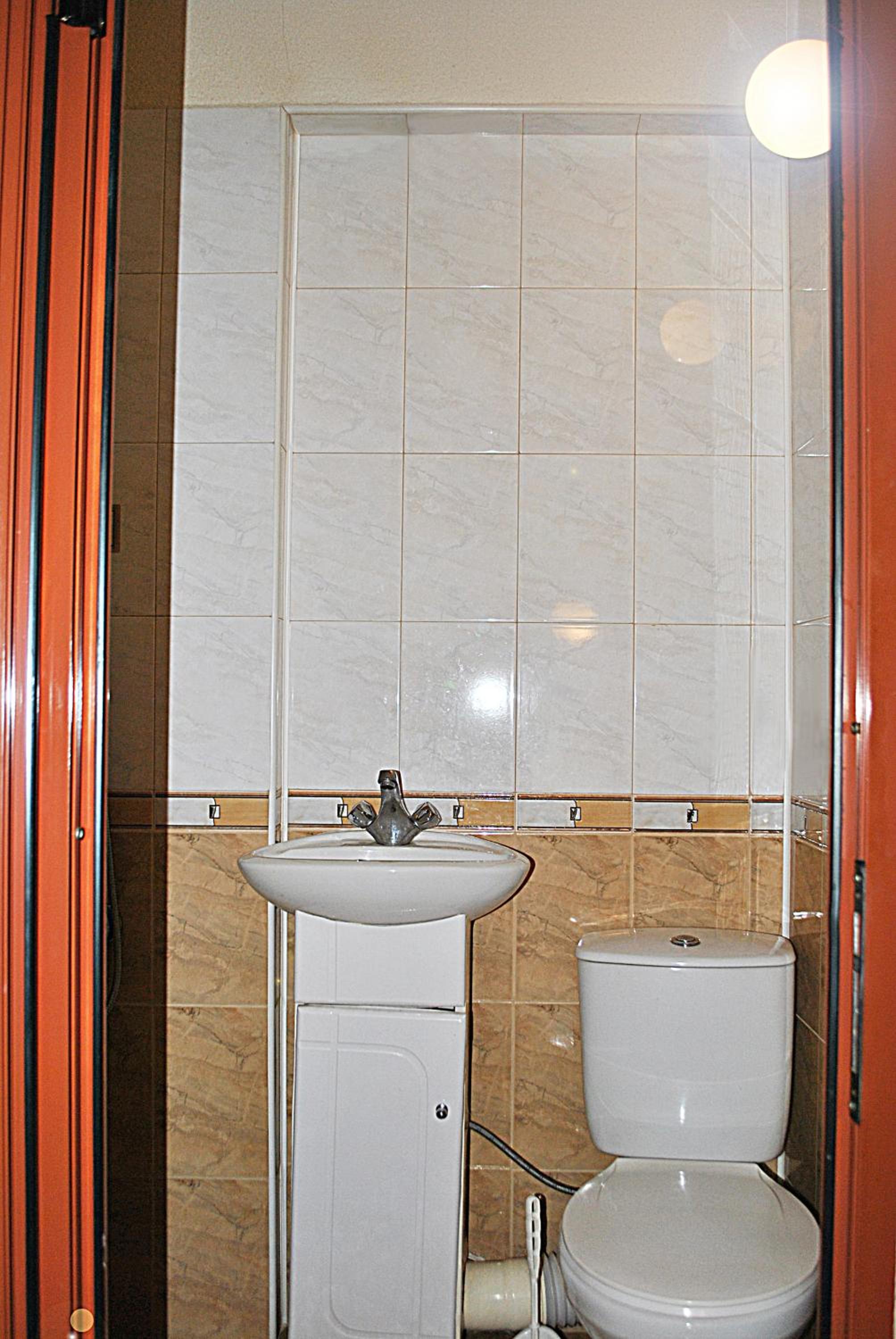 Double or Twin Room with Private Bathroom - Photo 1