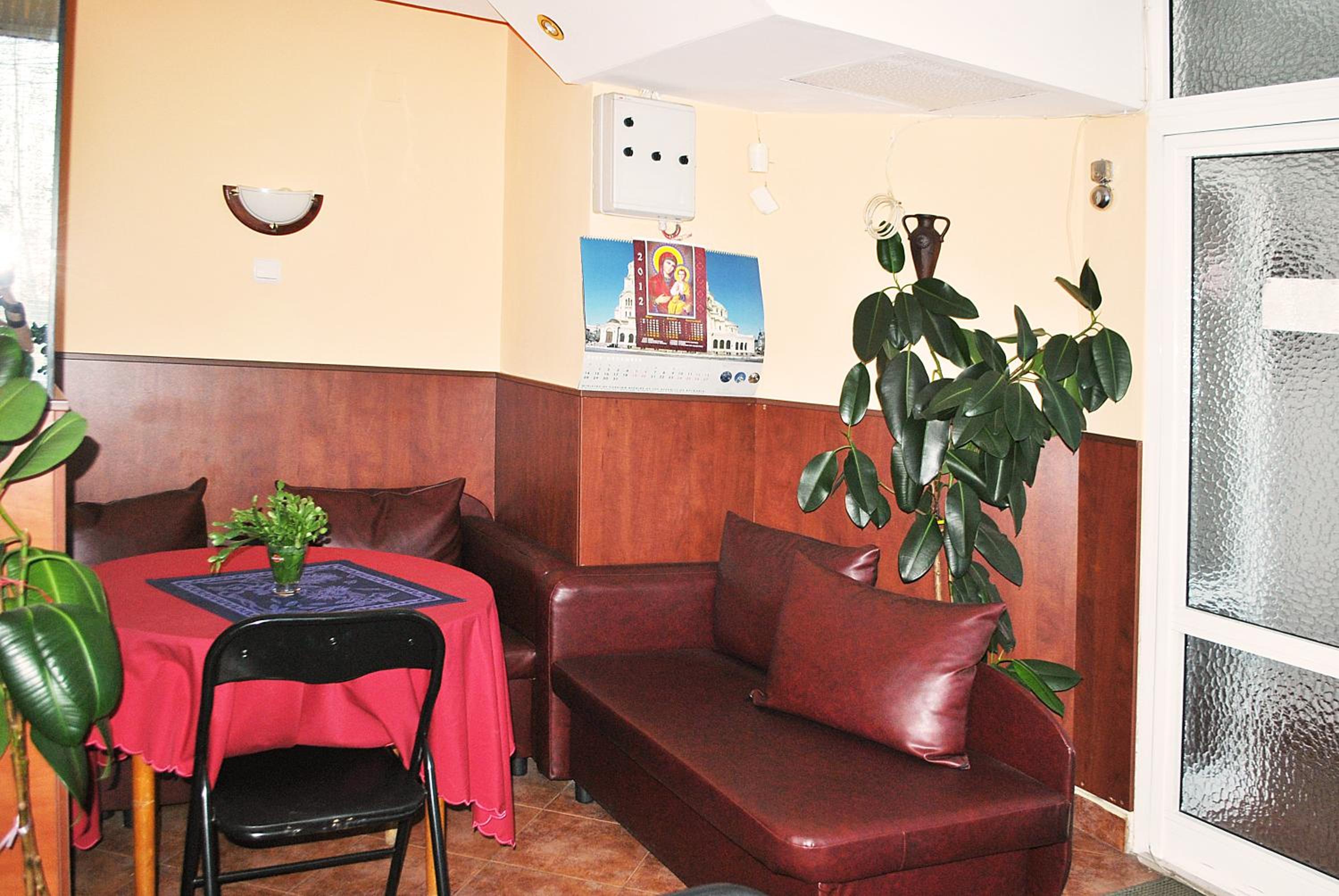 Double or Twin Room with Private Bathroom - Photo 9