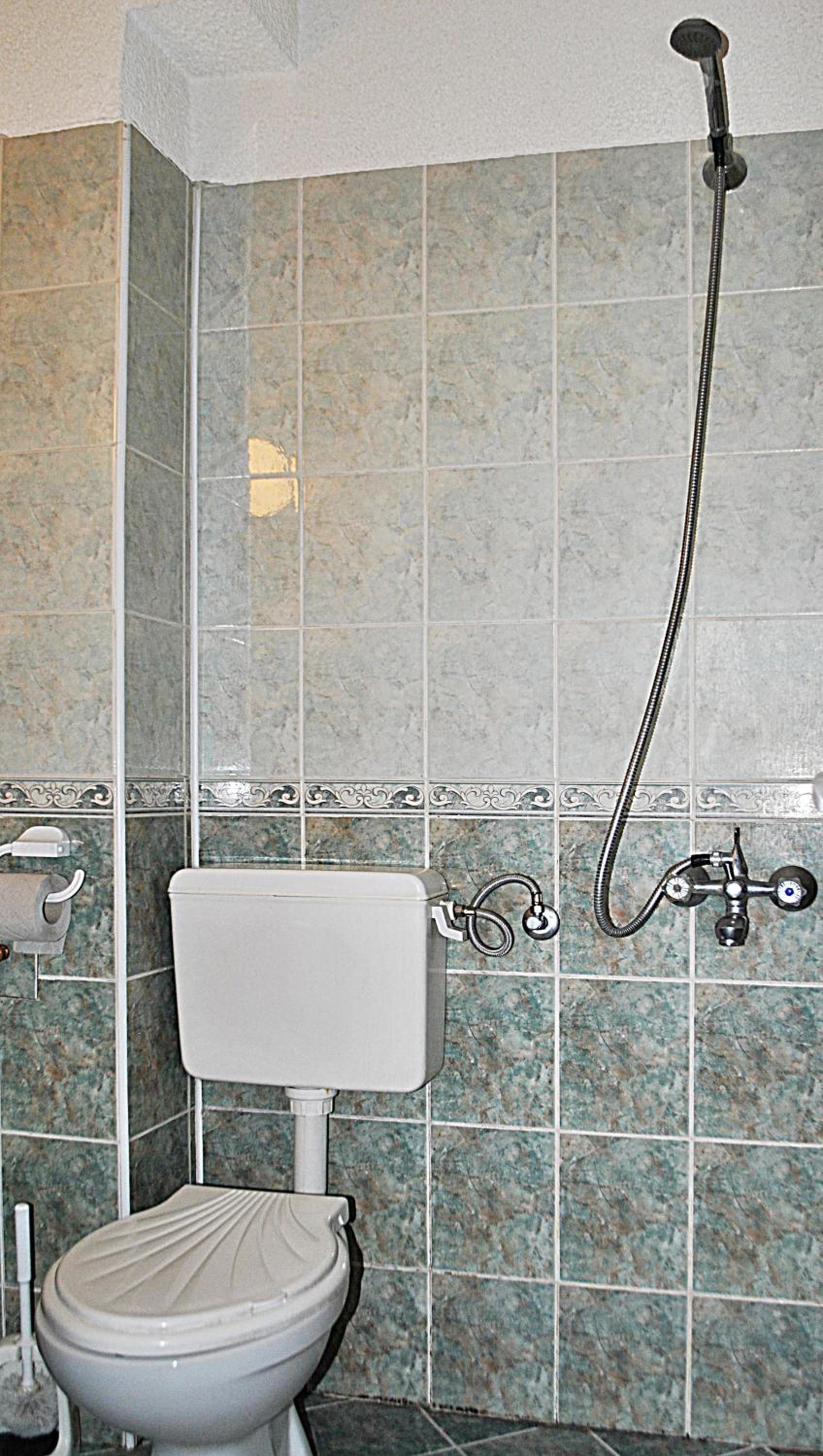 Double or Twin Room with Private Bathroom - Photo 8
