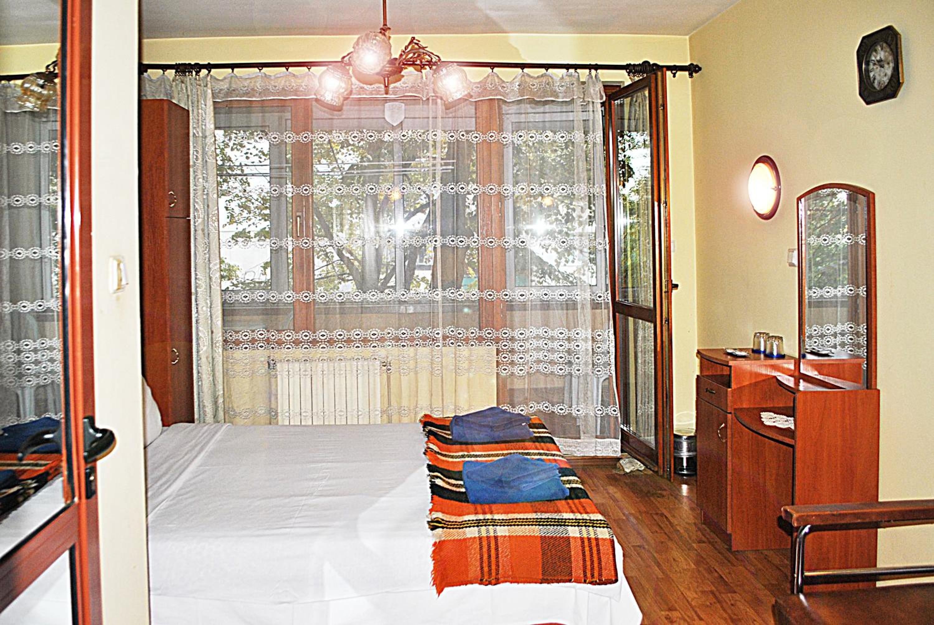 Double or Twin Room with Private Bathroom - Photo 5