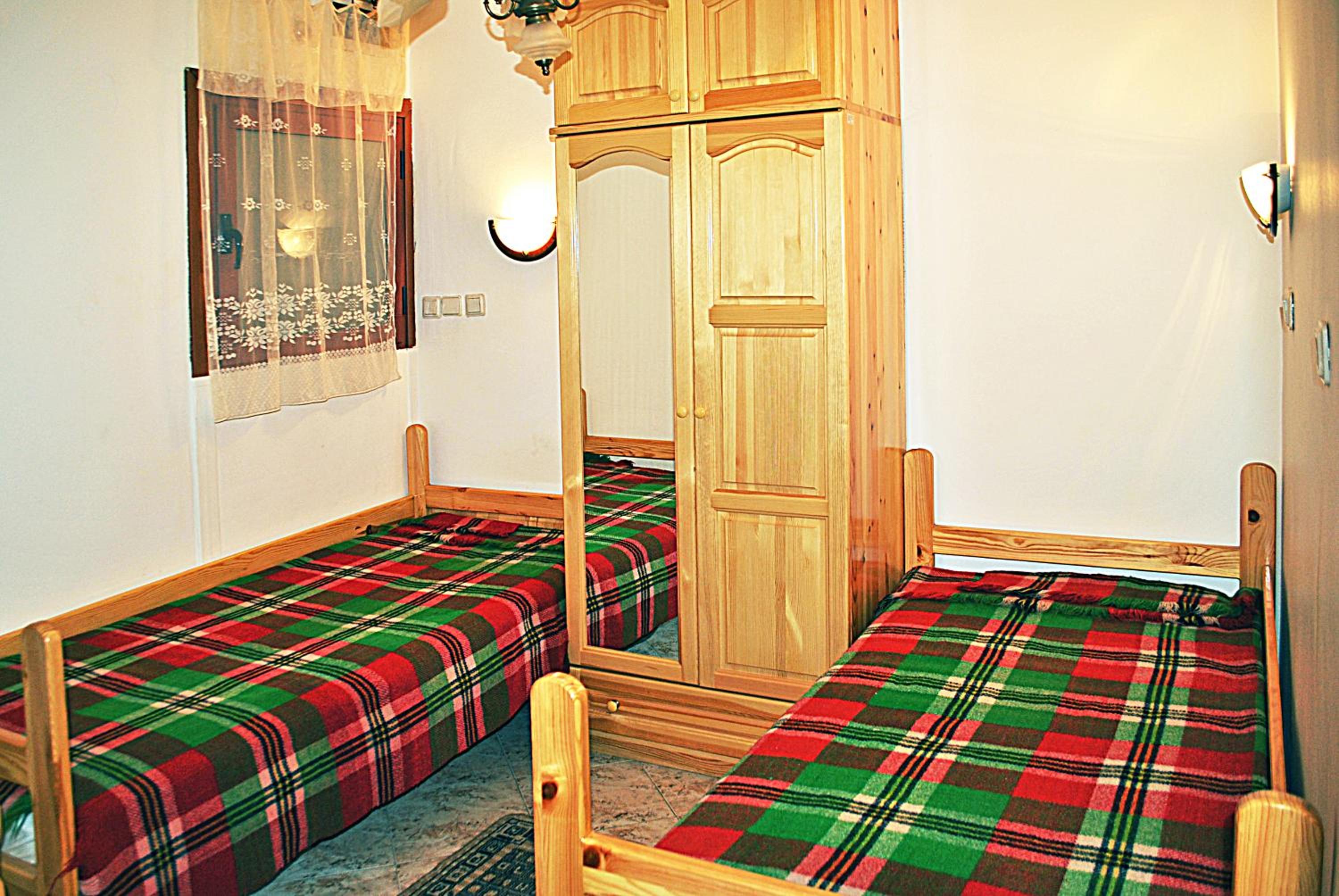 Double or Twin Room with Private Bathroom - Photo 3