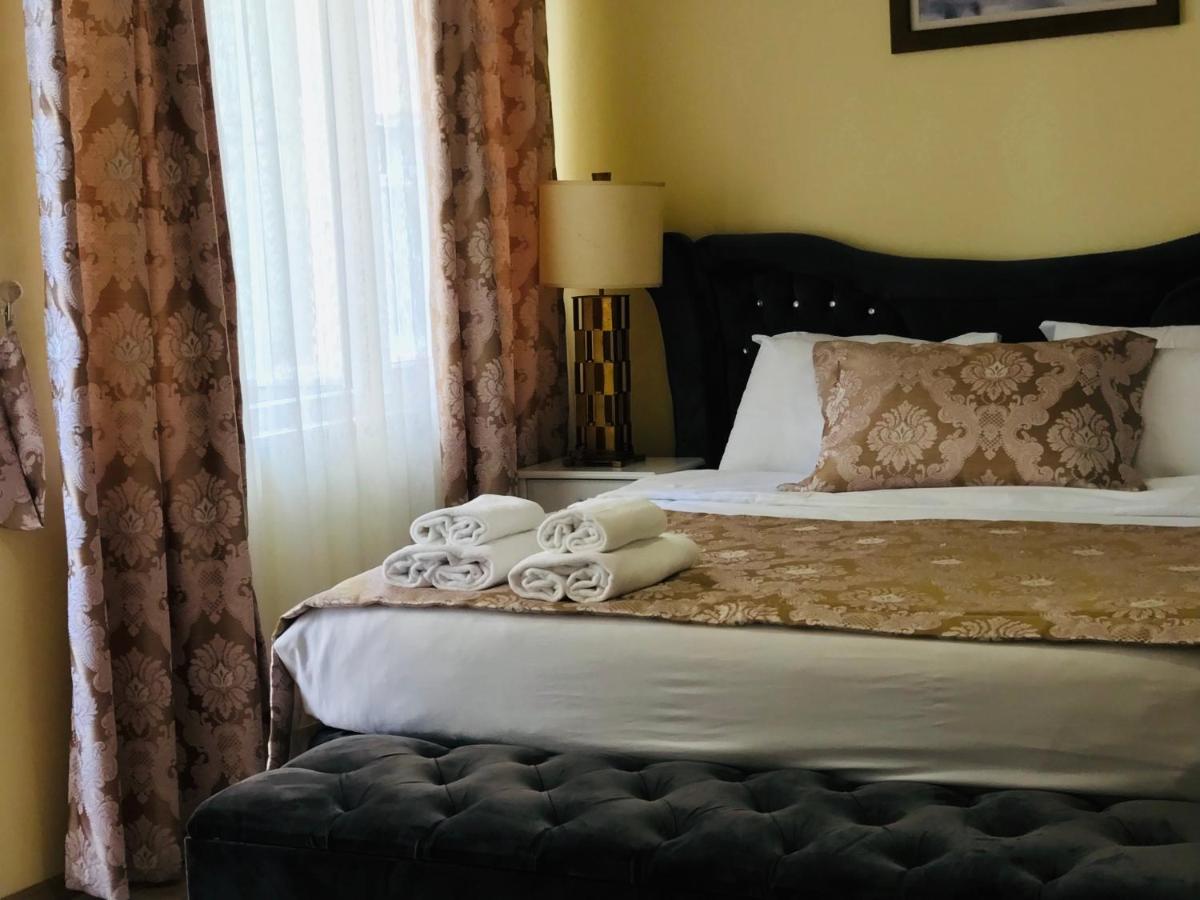 Standard King Room photo 3