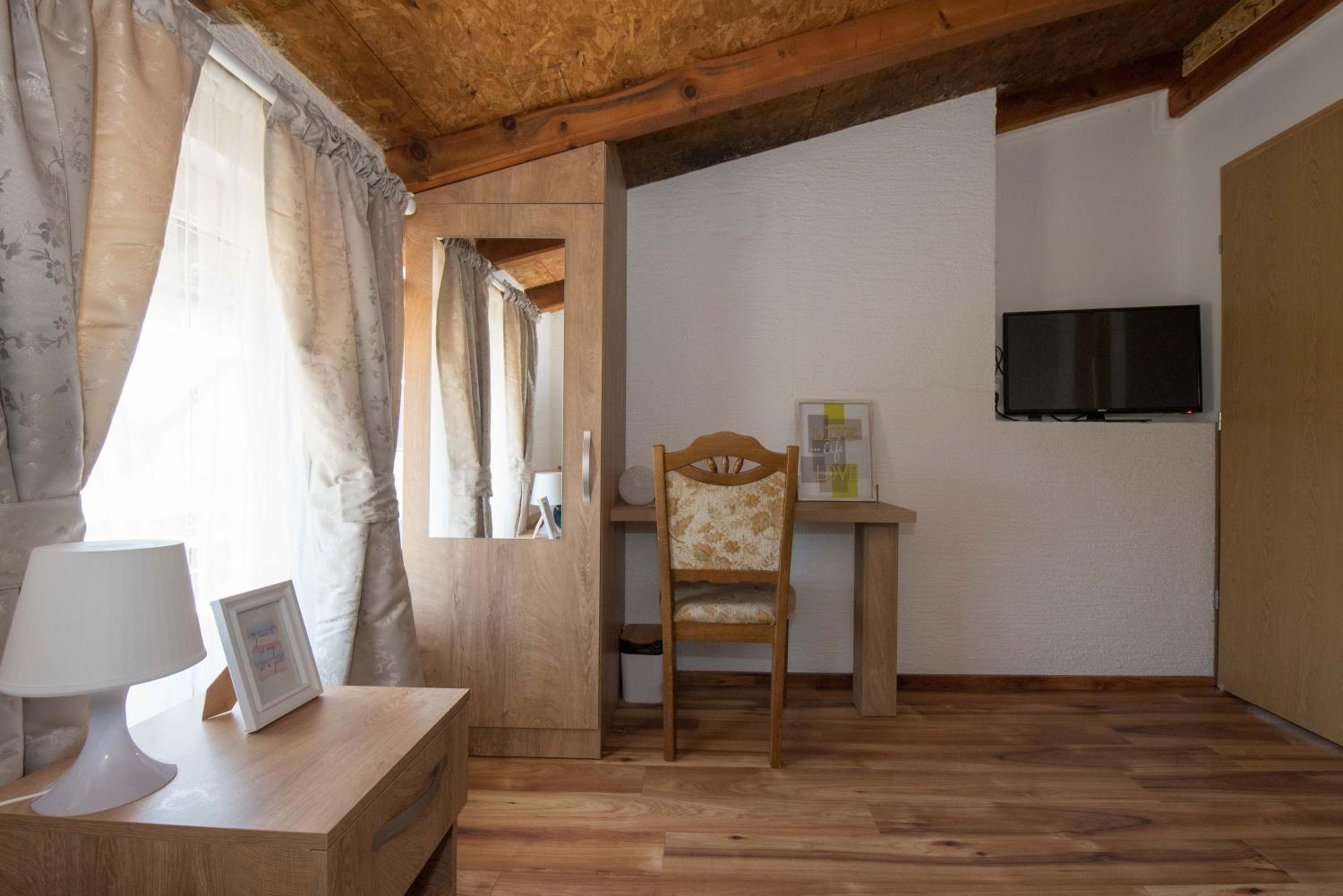 Twin Room - Photo 2