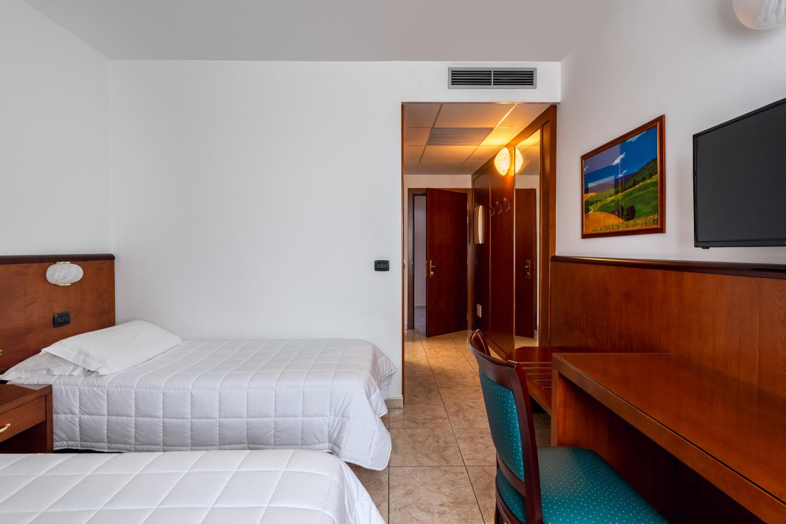 Triple Room photo 2