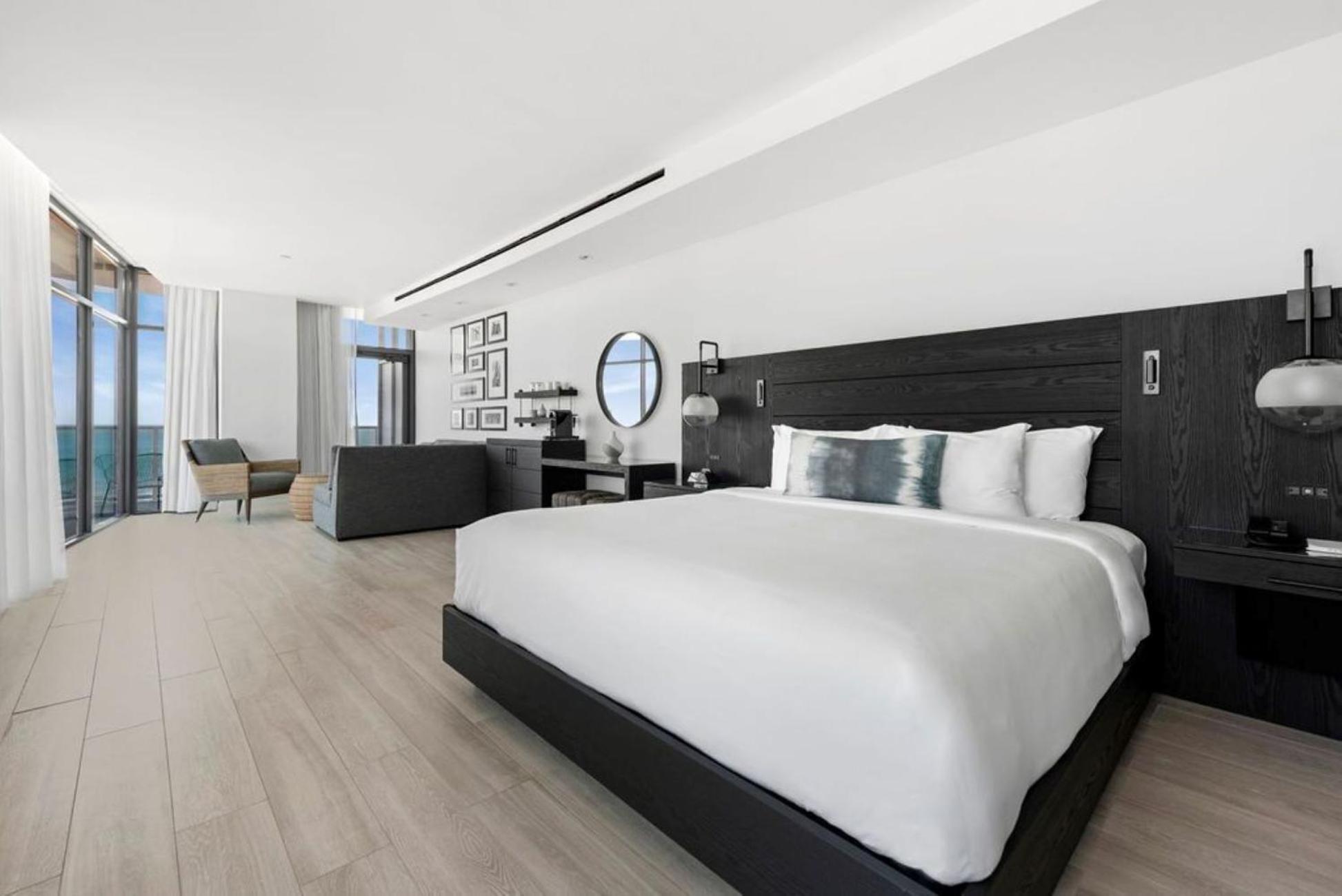 Deluxe Suite with Sea View photo 1