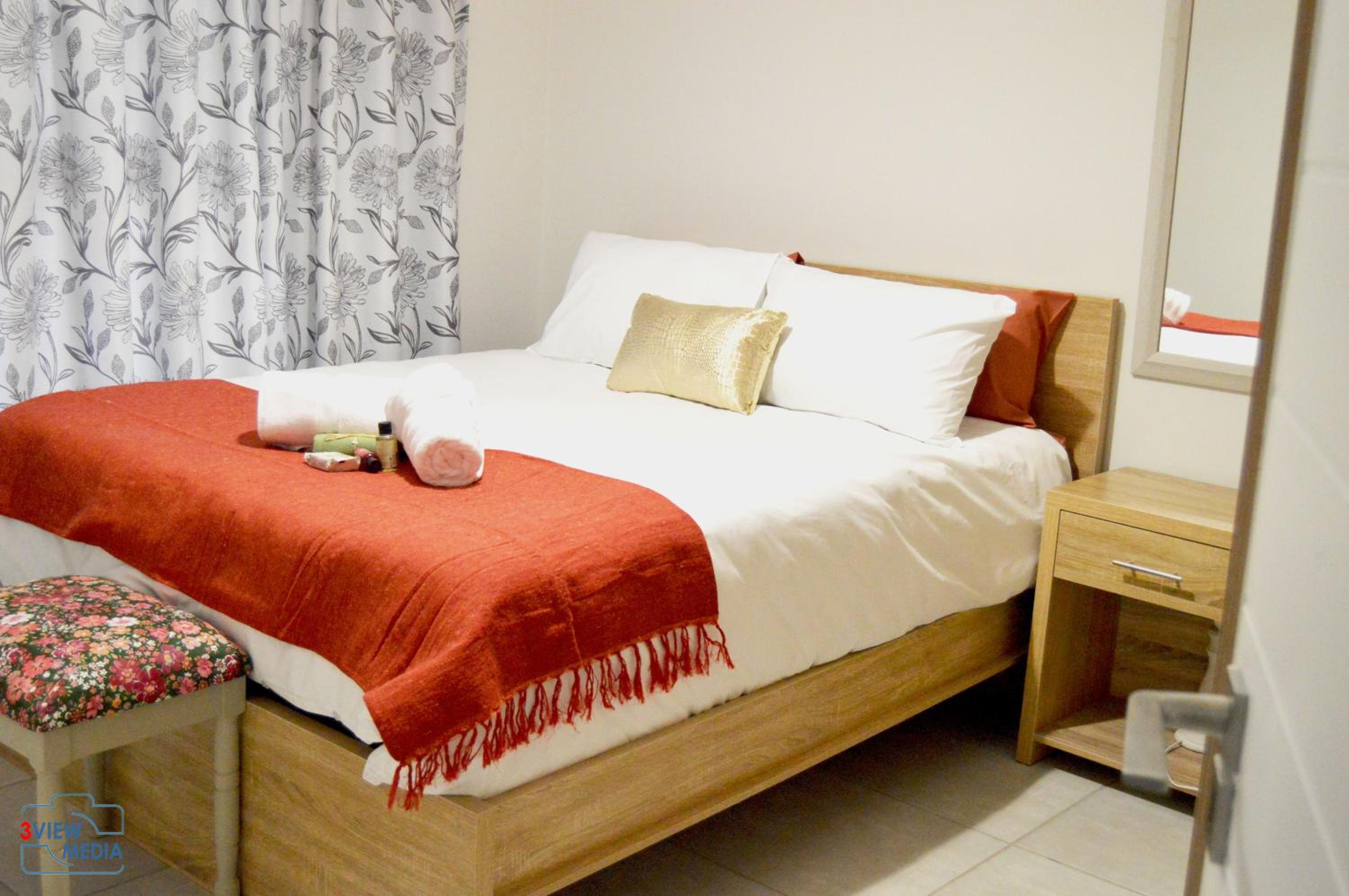 Three-Bedroom Apartment - Photo 10